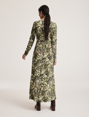 ODD MOLLY - Barbara Dress - maxi dresses - green - 3