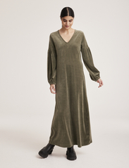 ODD MOLLY - Carola Long Dress - maxiklänningar - cargo green - 2