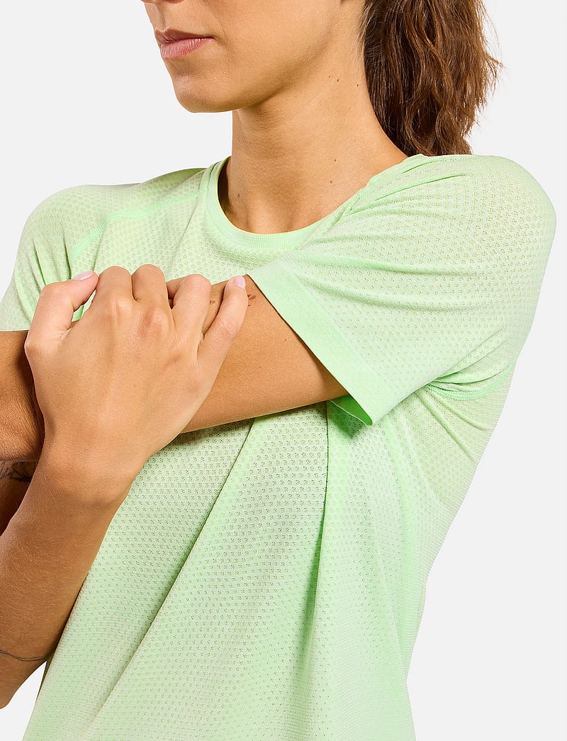 Odlo - Odlo Essential Seamless T-Shirt Crew Neck S/S - t-shirts - ambrosia melange - 0