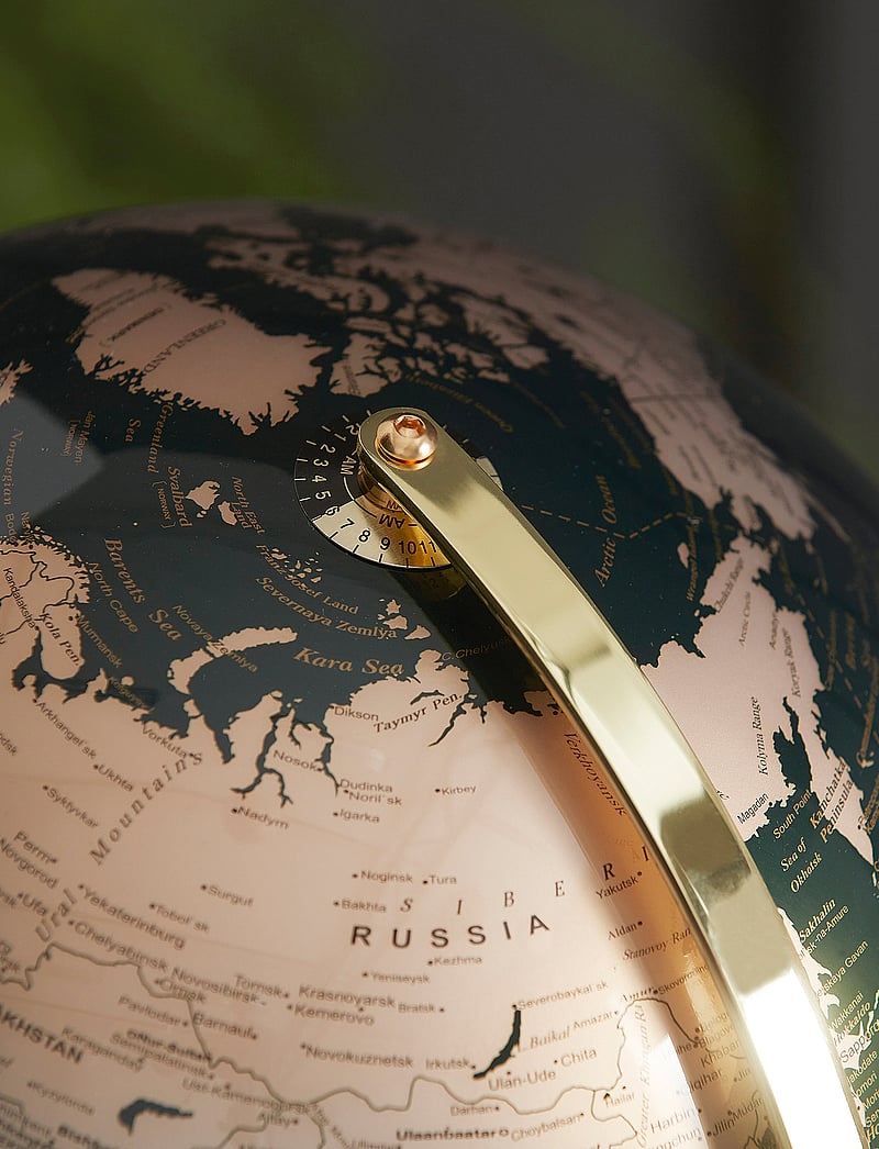 O&L - Globus - desk & table lamps - green - 2