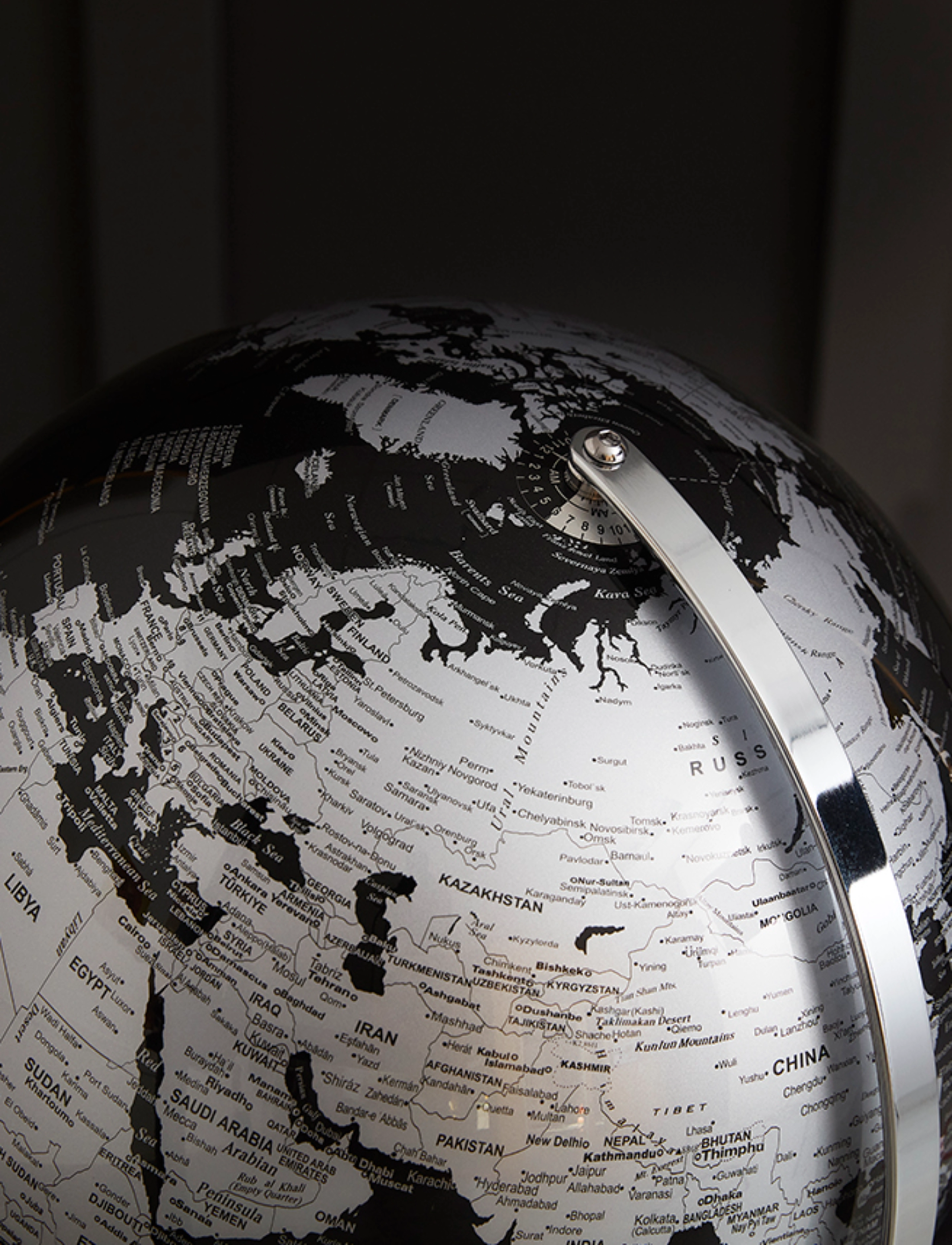 O&L - Globe Lamp - bordlamper - black - 4
