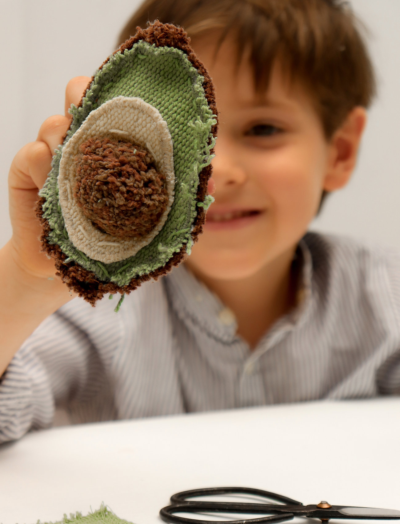 OLI & CAROL - Do It Yourself kit DIY ARNOLD THE AVOCADO - pysselset - green, brown - 5