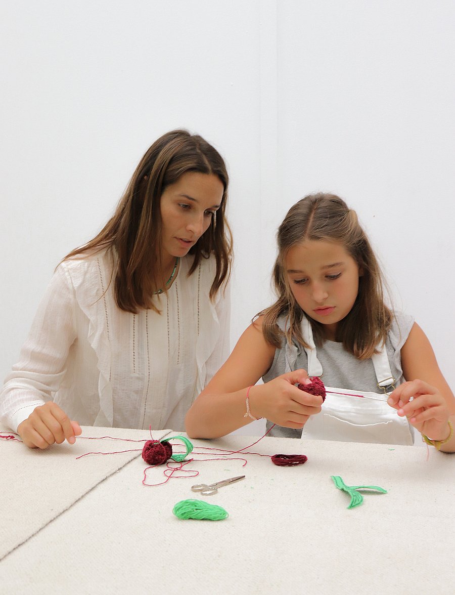 OLI & CAROL - Do It Yourself kit DIY MERY THE CHERRY - askartelusetit - red, green - 4