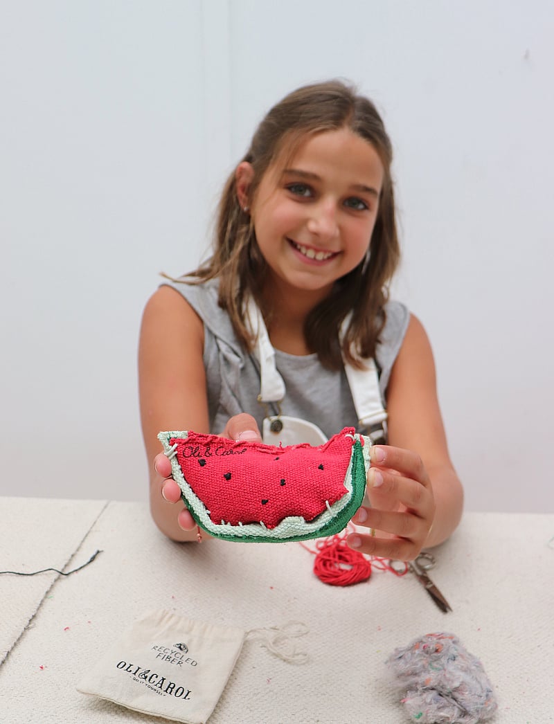 OLI & CAROL - Do It Yourself kit DIY WALLY THE WATERMELON - askartelusarja - red, green - 5