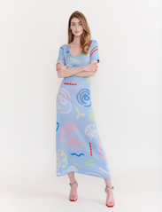 Olivia Rubin - REGAN - adītas kleitas - blue sketchy floral - 5