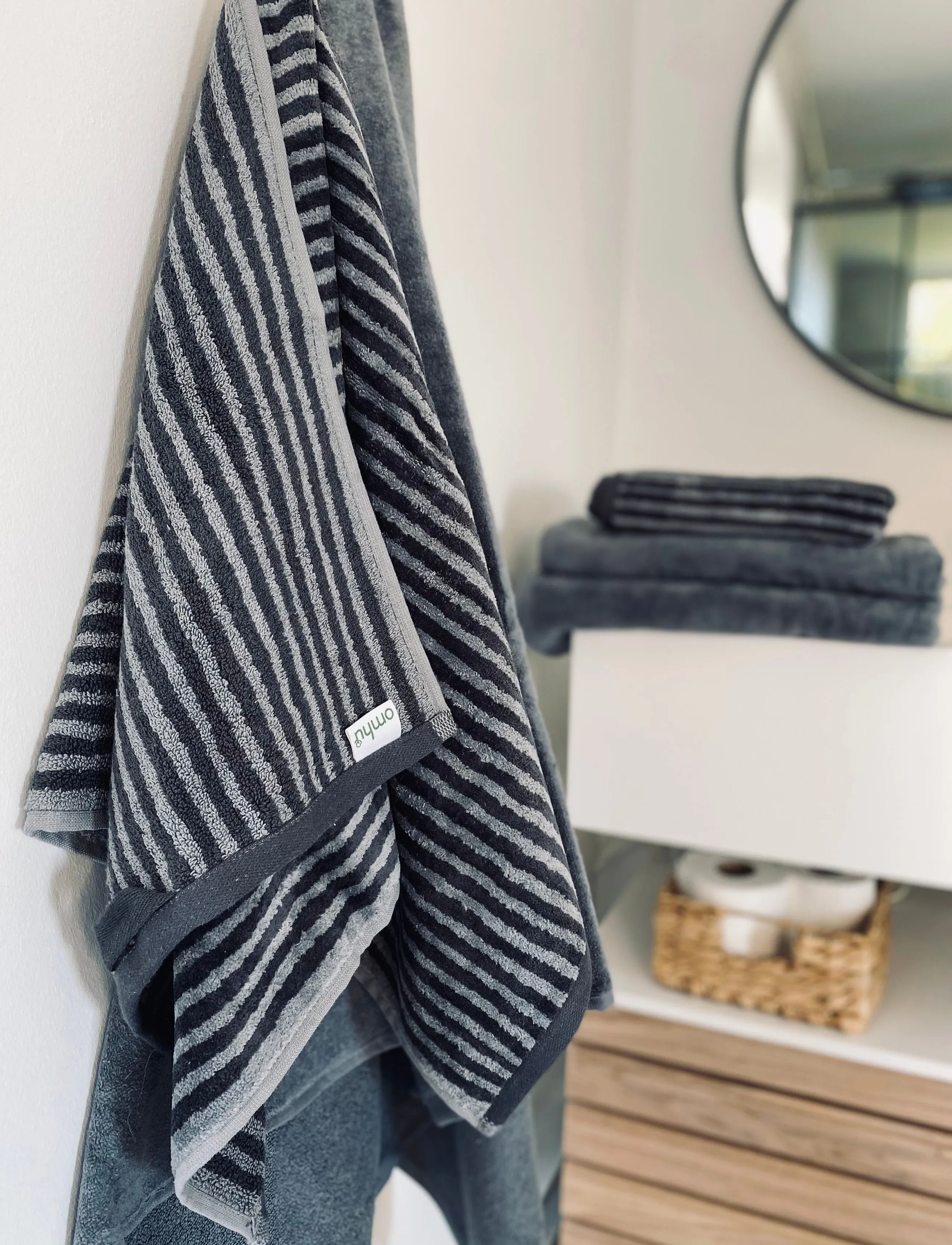 Omhu - Organic striped towel - Terry/velour - grÅ strib - 4