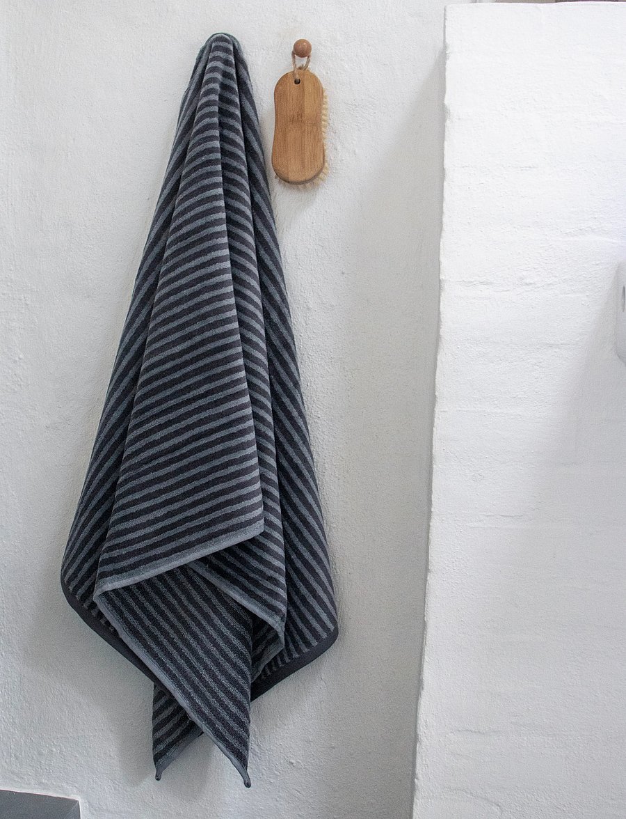 Omhu - Organic striped towel - Terry/velour - grÅ strib - 3