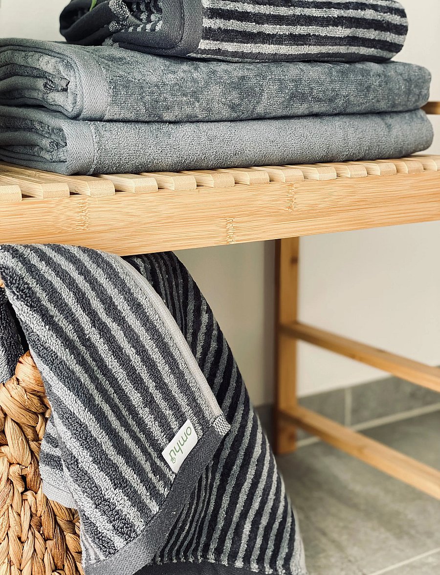 Omhu - Organic striped towel - Terry/velour - grÅ strib - 5