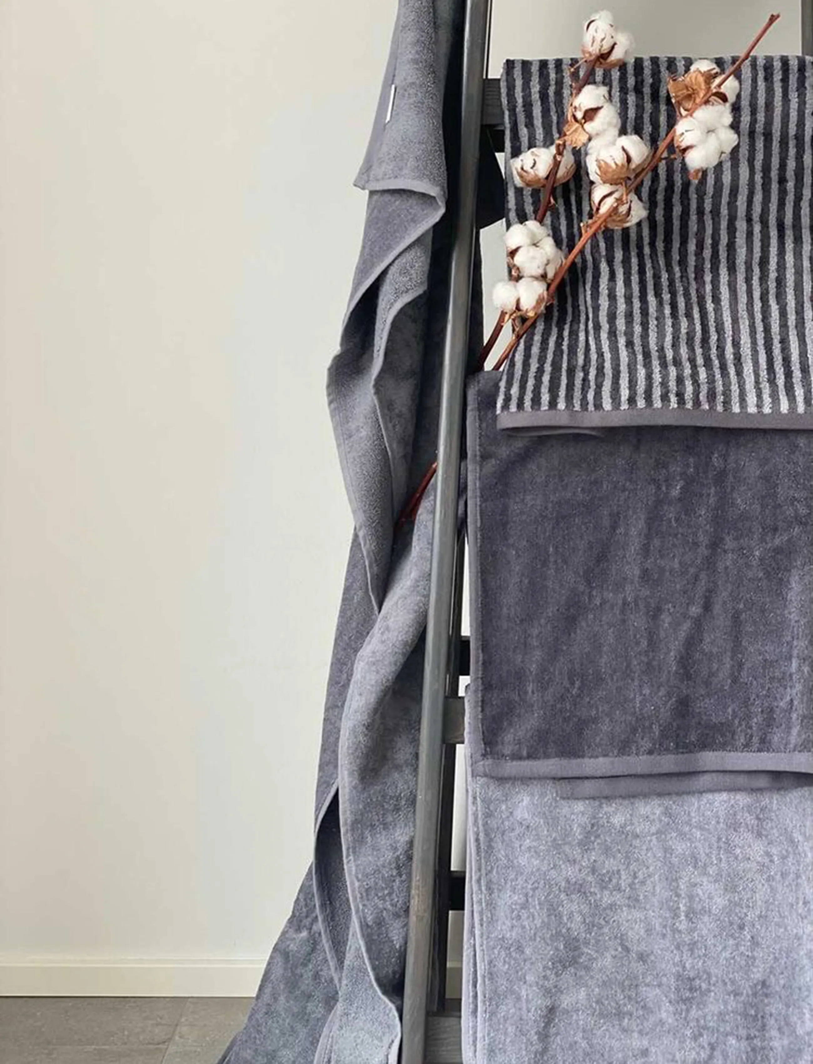 Omhu Økologisk Håndklæde - Frotté/Velour, 70X140 cm, Grey, Håndklæder Og Badehåndklæder > Håndklæder, Unisex