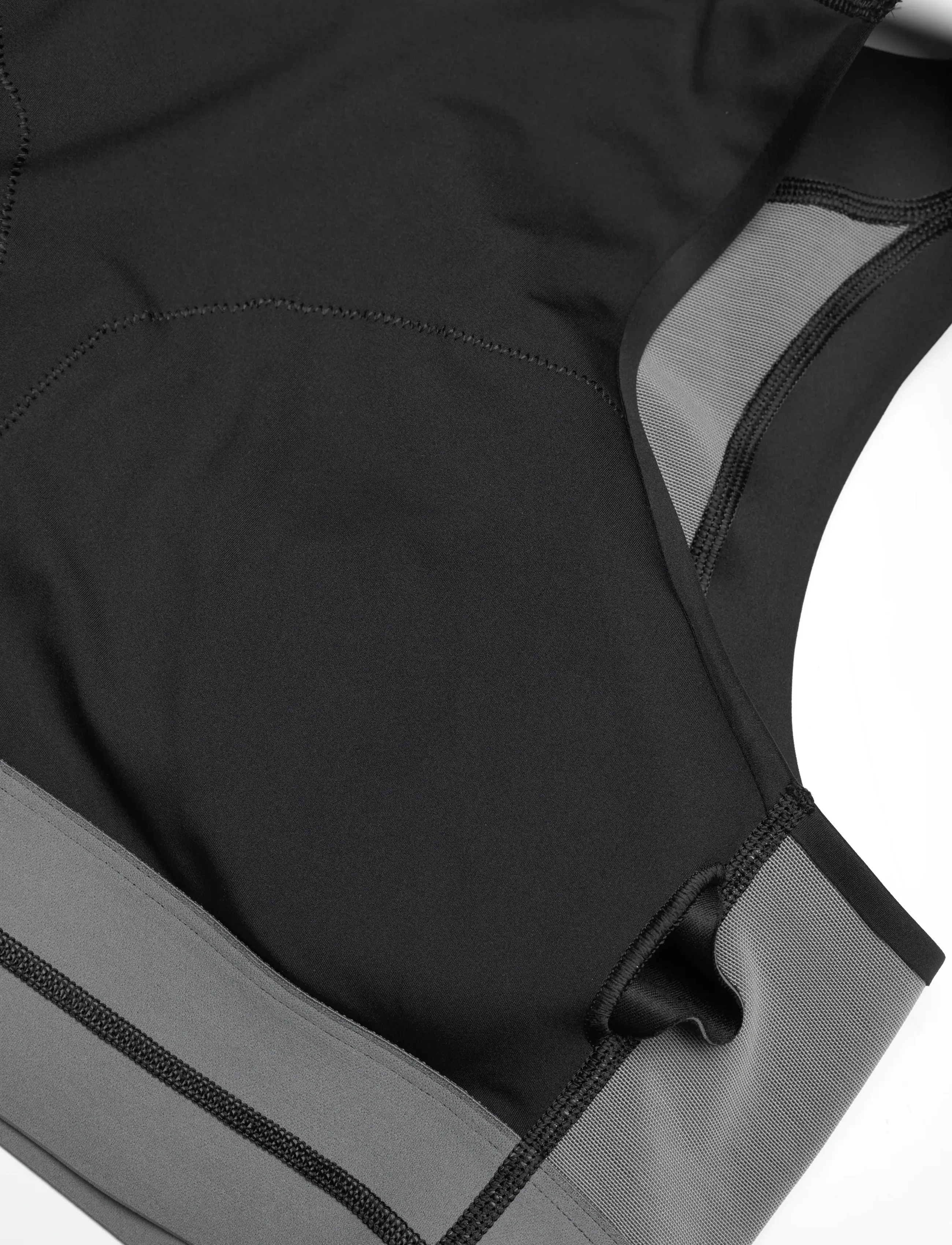 On - Train 2-in-1 Crop - spordi-rinnahoidjad - black - 2