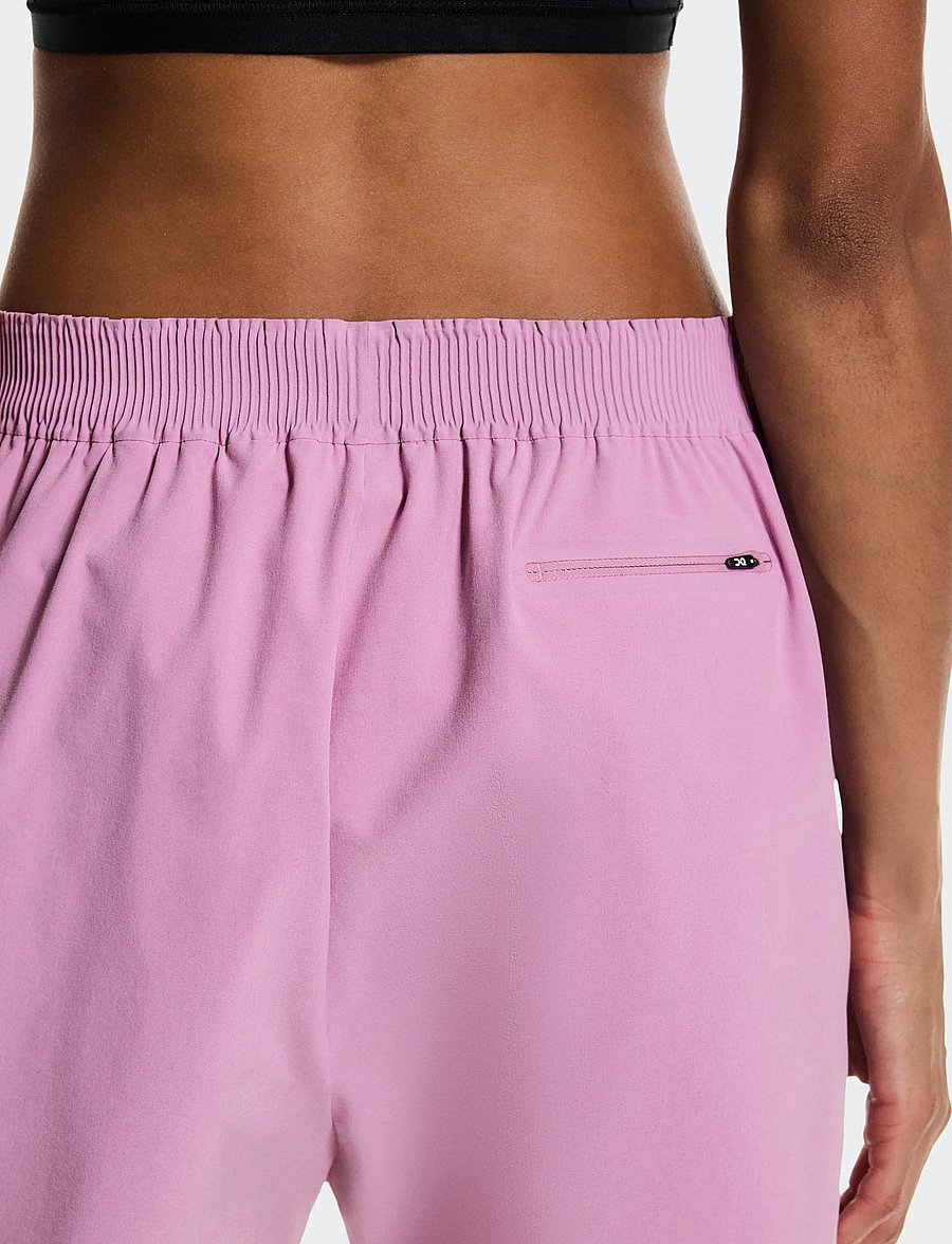 On - Train Shorts - sakura - 2