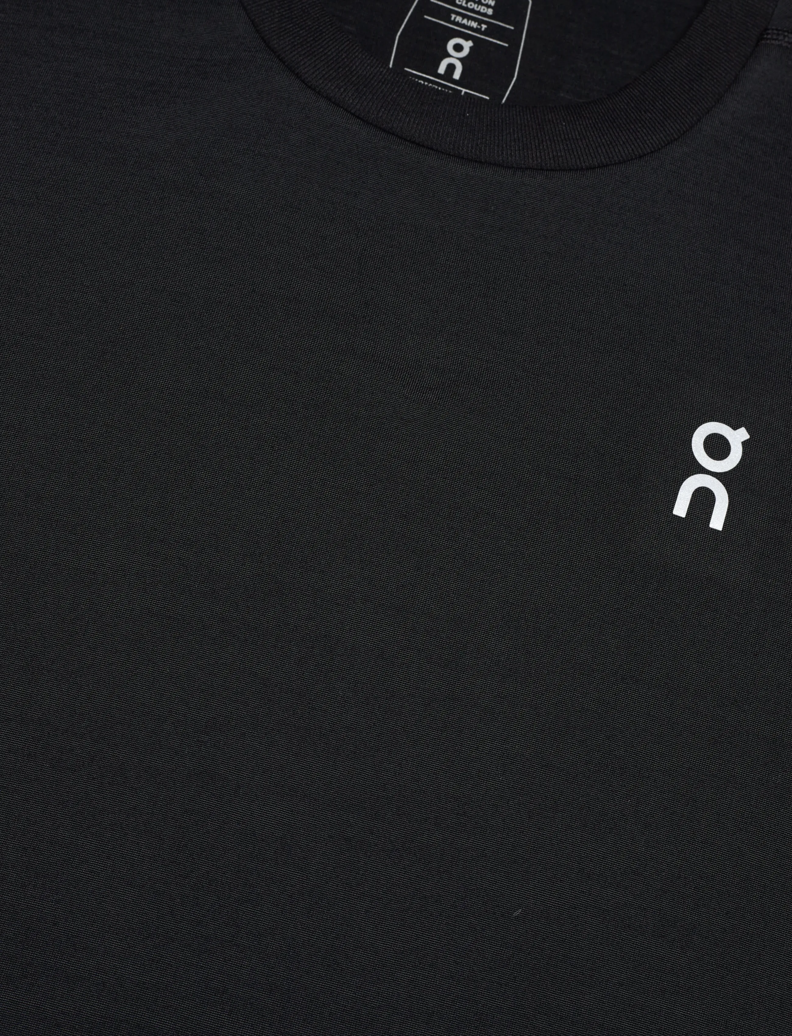 On - Train-T - black - 2