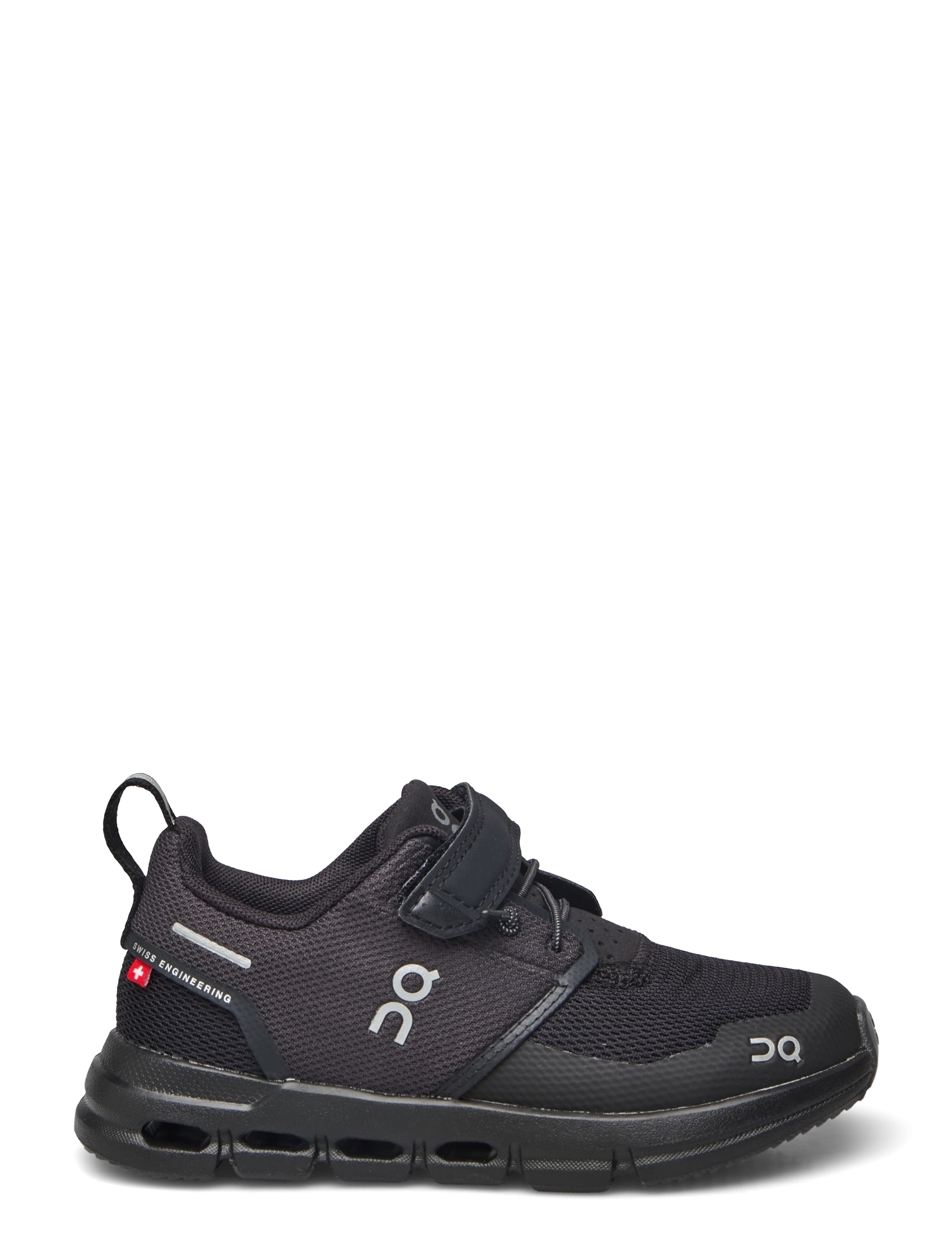 On - Cloud Play - all black - 1