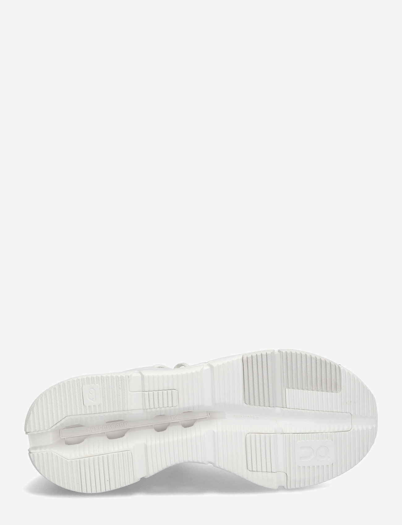 On - Cloudnova 2 - all white - 4