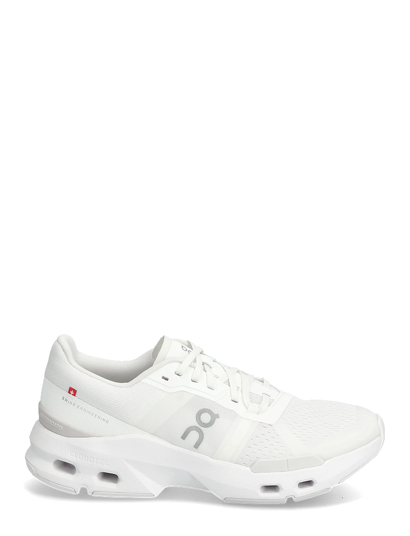 On - Cloudpulse - tennised - white | frost - 1