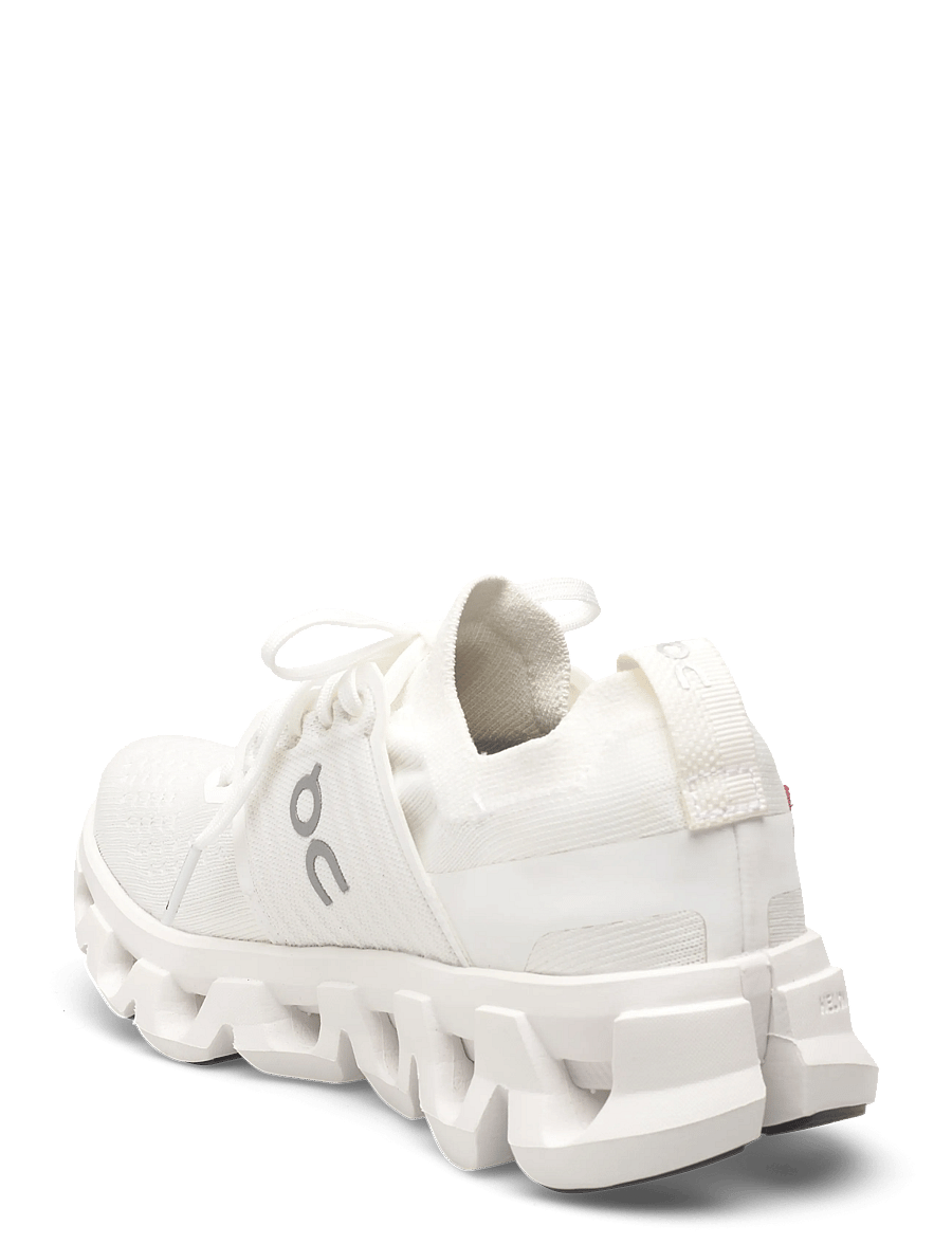 On - Cloudswift 4 - jooksujalatsid - white | white - 2