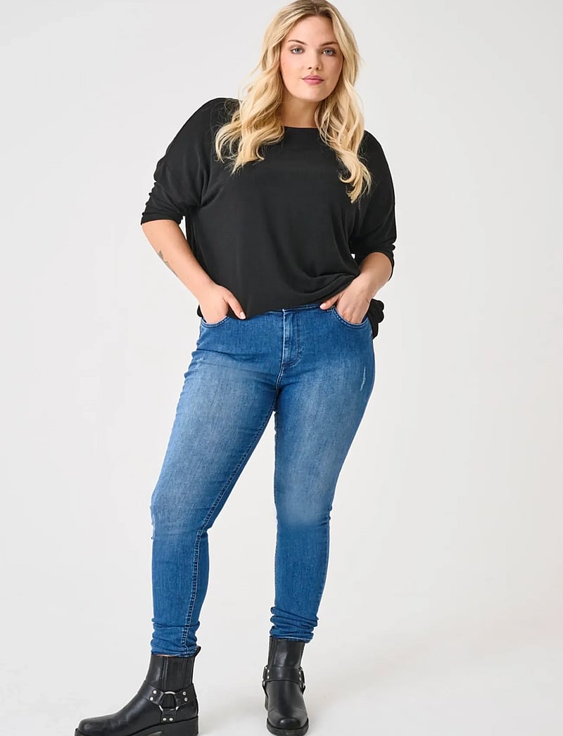 ONLY Carmakoma - CARWILLY REG SKINNY JEANS DNM TAI - skinny jeans - medium blue denim - 0