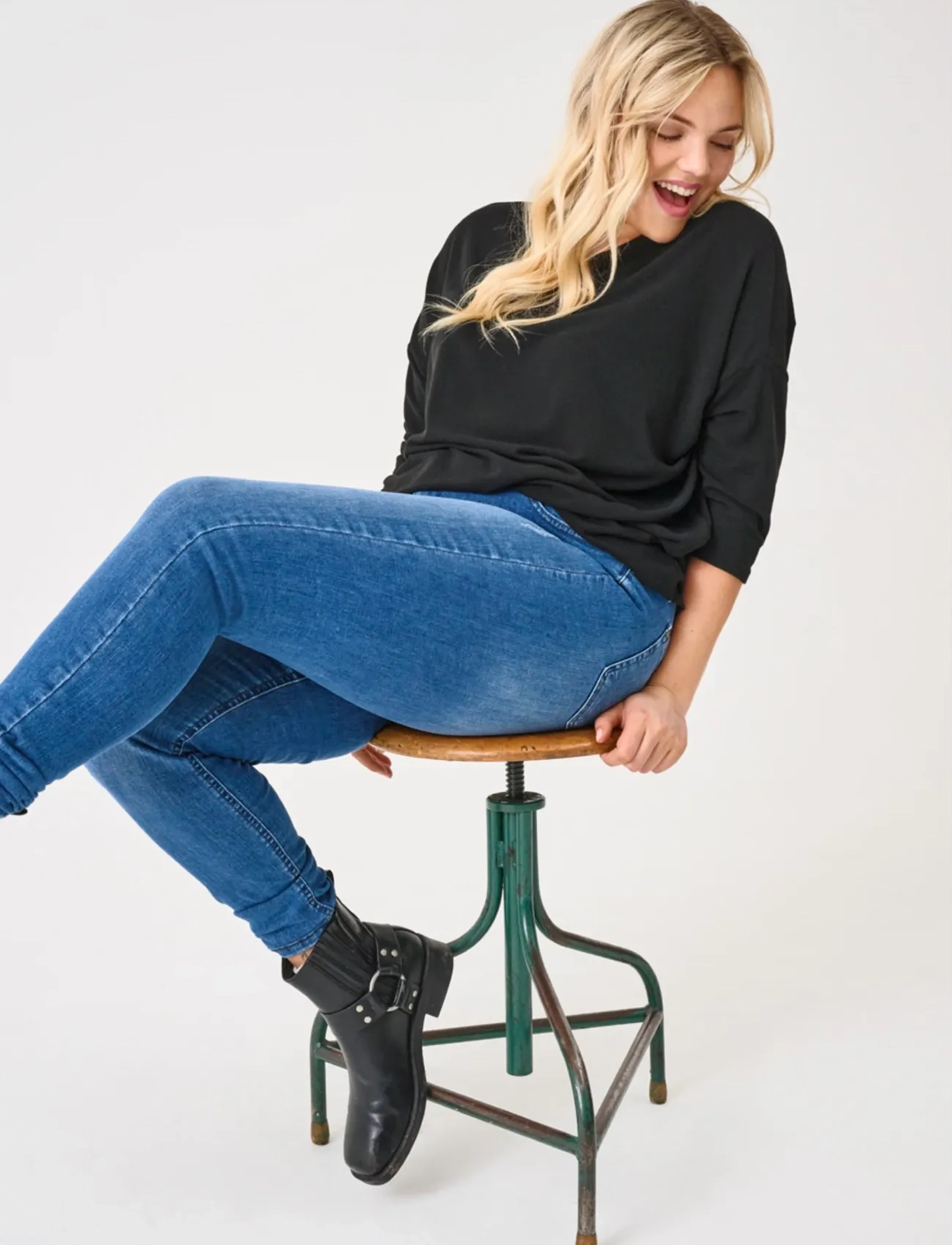 ONLY Carmakoma - CARWILLY REG SKINNY JEANS DNM TAI NOOS - jeans skinny - medium blue denim - 3