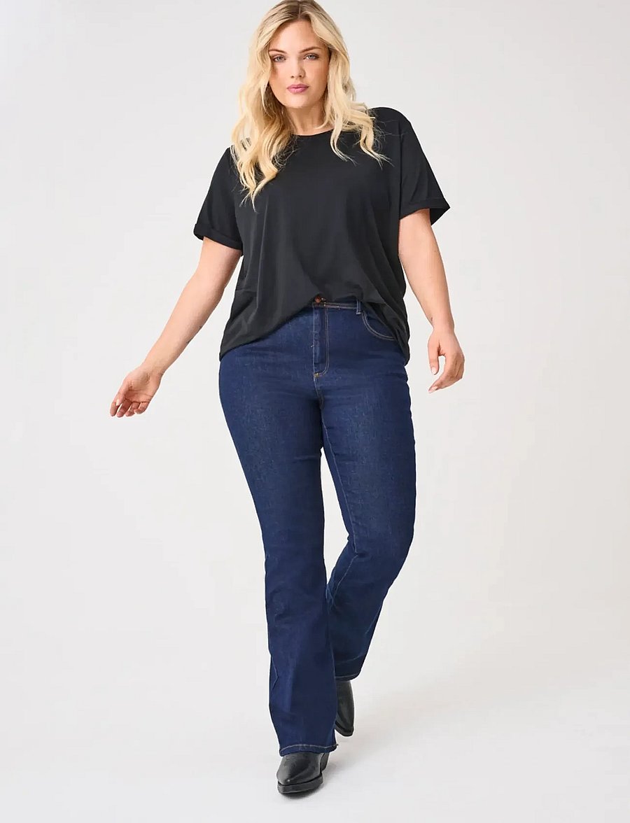 ONLY Carmakoma - CARSALLY HW FLARED JEANS DNM BJ370 NOOS - jeans évasés - dark blue denim - 0
