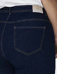 ONLY Carmakoma - CARSALLY HW FLARED JEANS DNM BJ370 NOOS - utsvängda jeans - dark blue denim - 6
