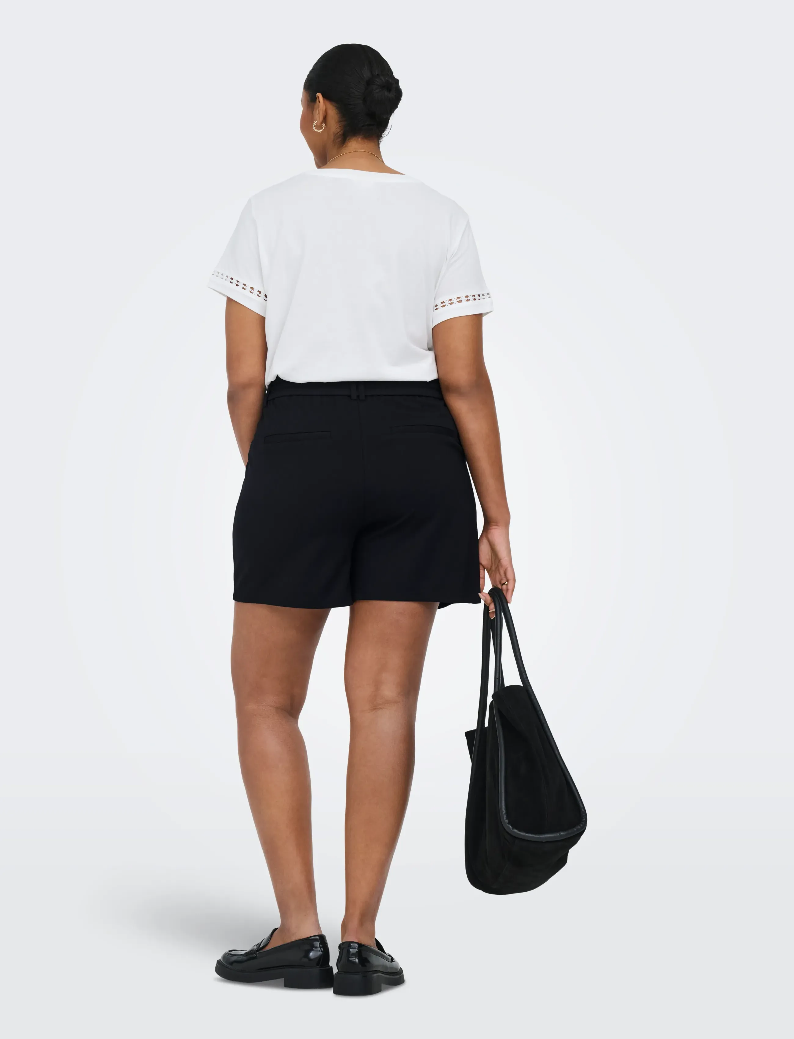 ONLY Carmakoma - CARGOLDTRASH EASY SHORTS - laveste priser - black - 3