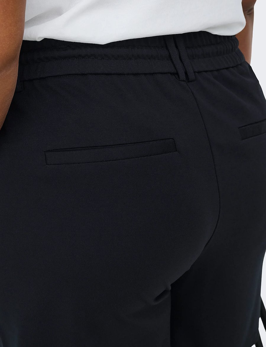 ONLY Carmakoma - CARGOLDTRASH EASY SHORTS - stuttbuxur - black - 4