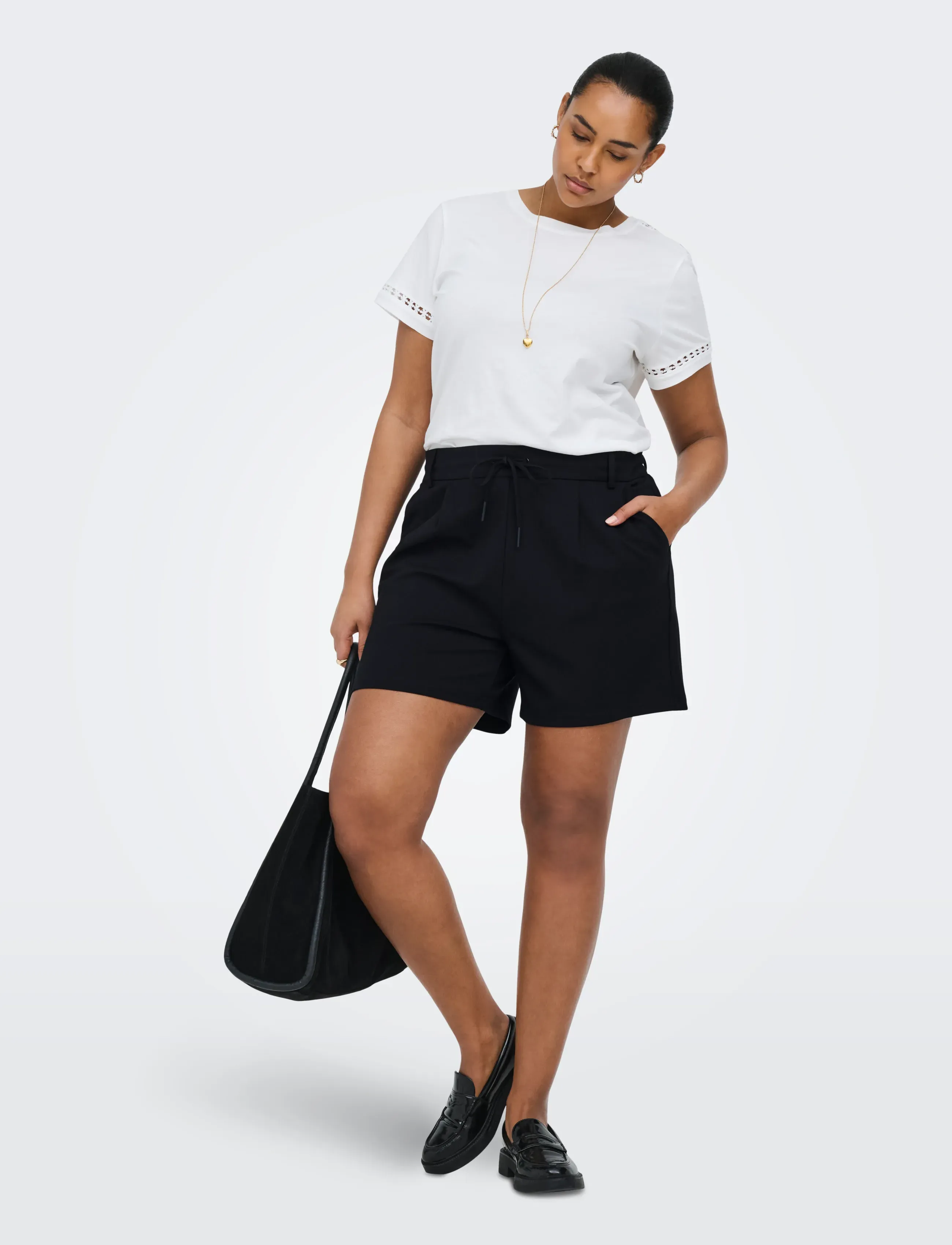 ONLY Carmakoma - CARGOLDTRASH EASY SHORTS - laveste priser - black - 5