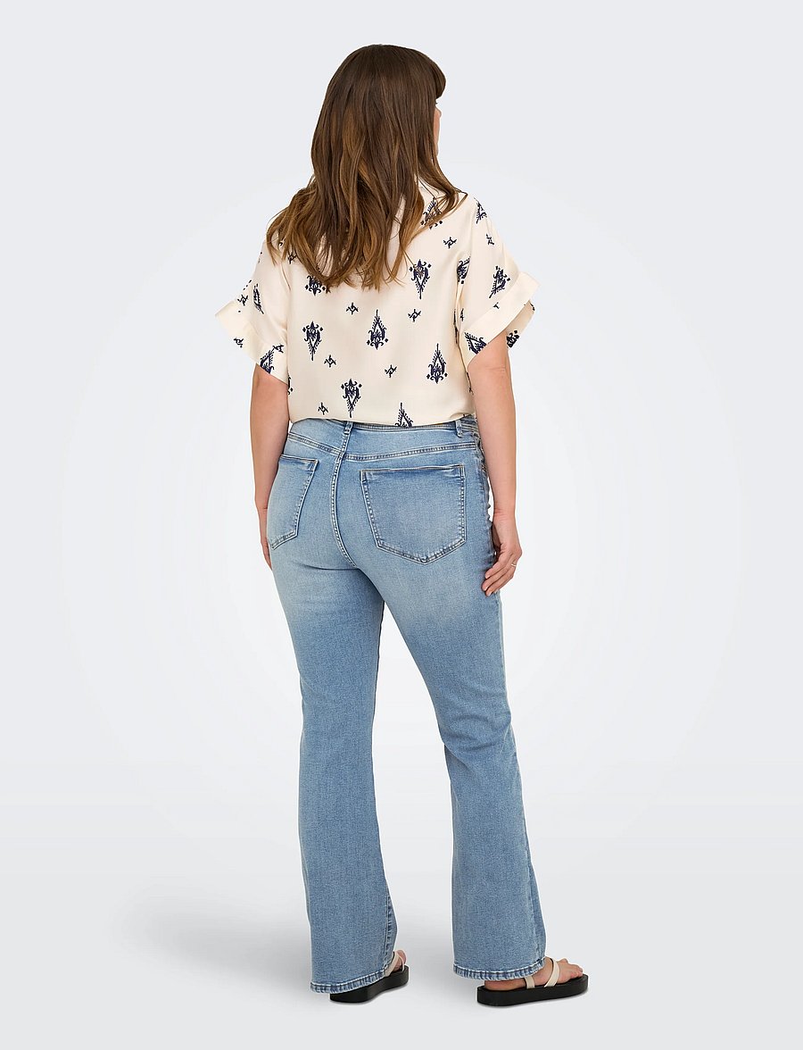 ONLY Carmakoma - CARSALLY HW SK FLARED DNM BJ759 NOOS - jeans évasés - light medium blue denim - 3