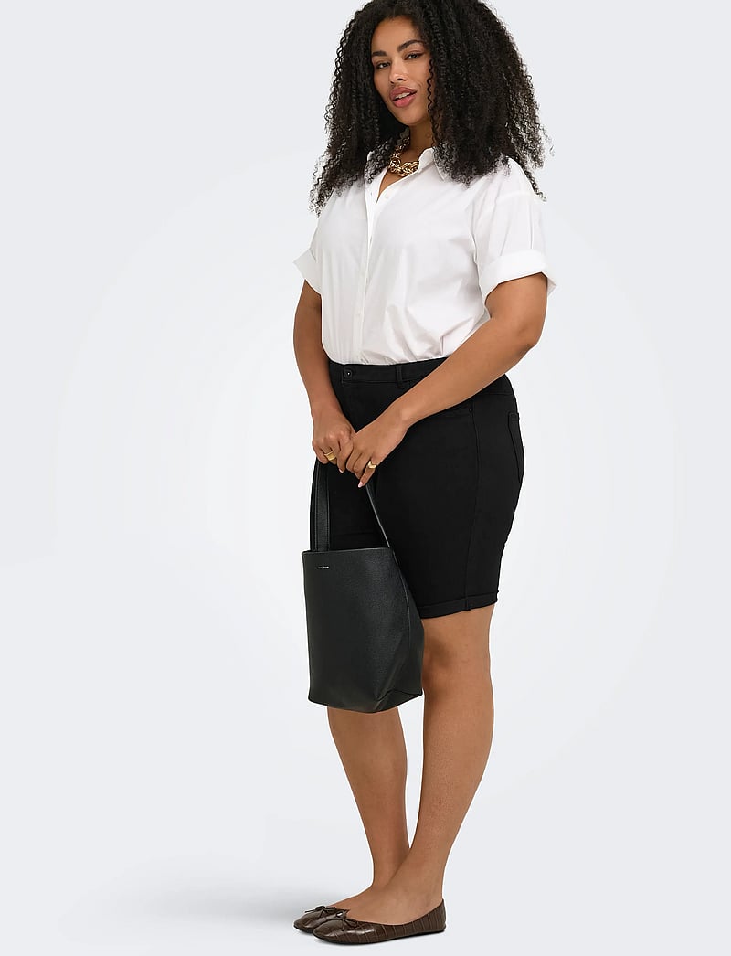 ONLY Carmakoma - CARTHUNDER LIFE REG LONG SHORTS DNM NOOS - short en jeans - black - 5