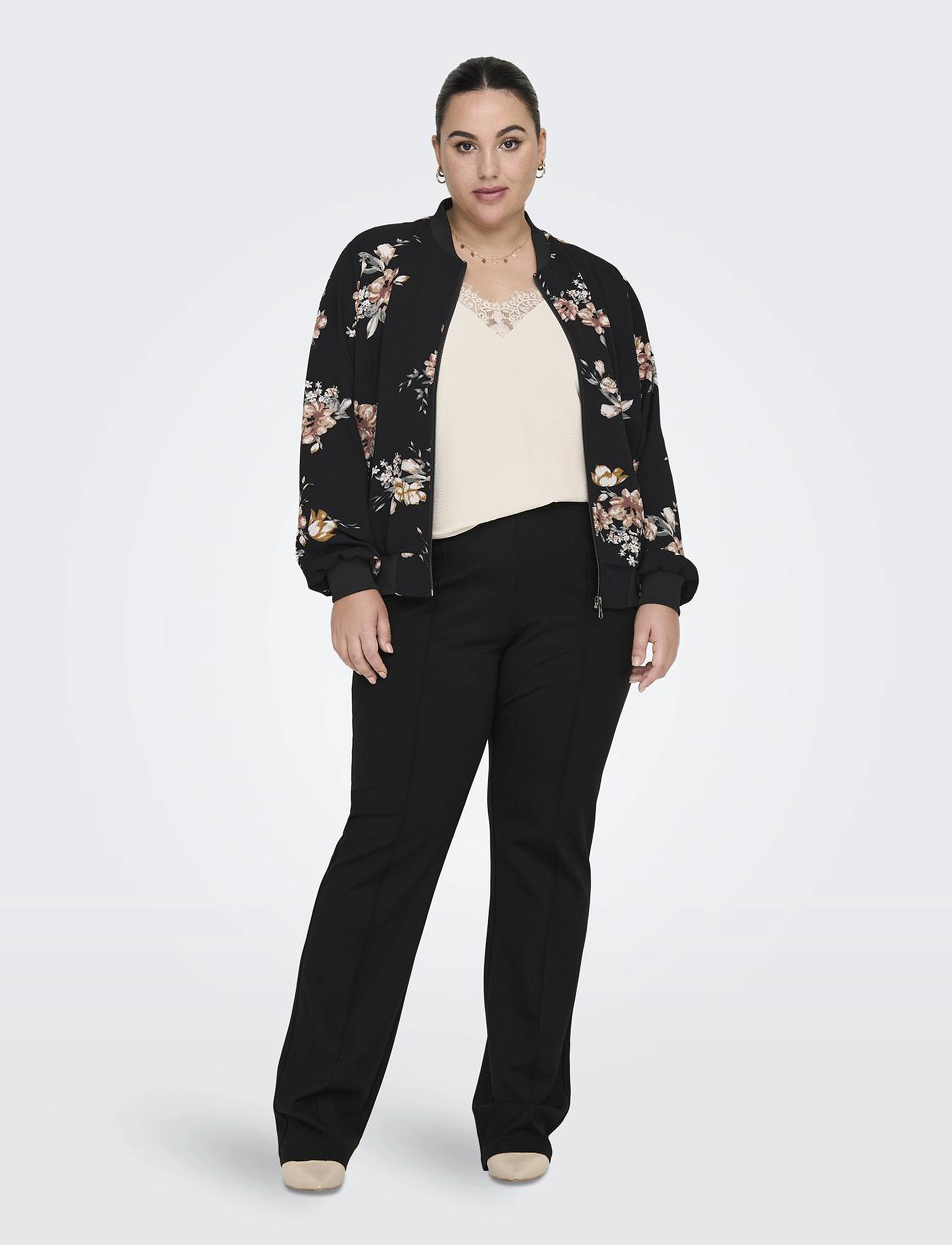 ONLY Carmakoma - CARGOLDTRASH-SUKI LIFE MW WIDE PANT JRS - hose mit geradem bein - black - 5