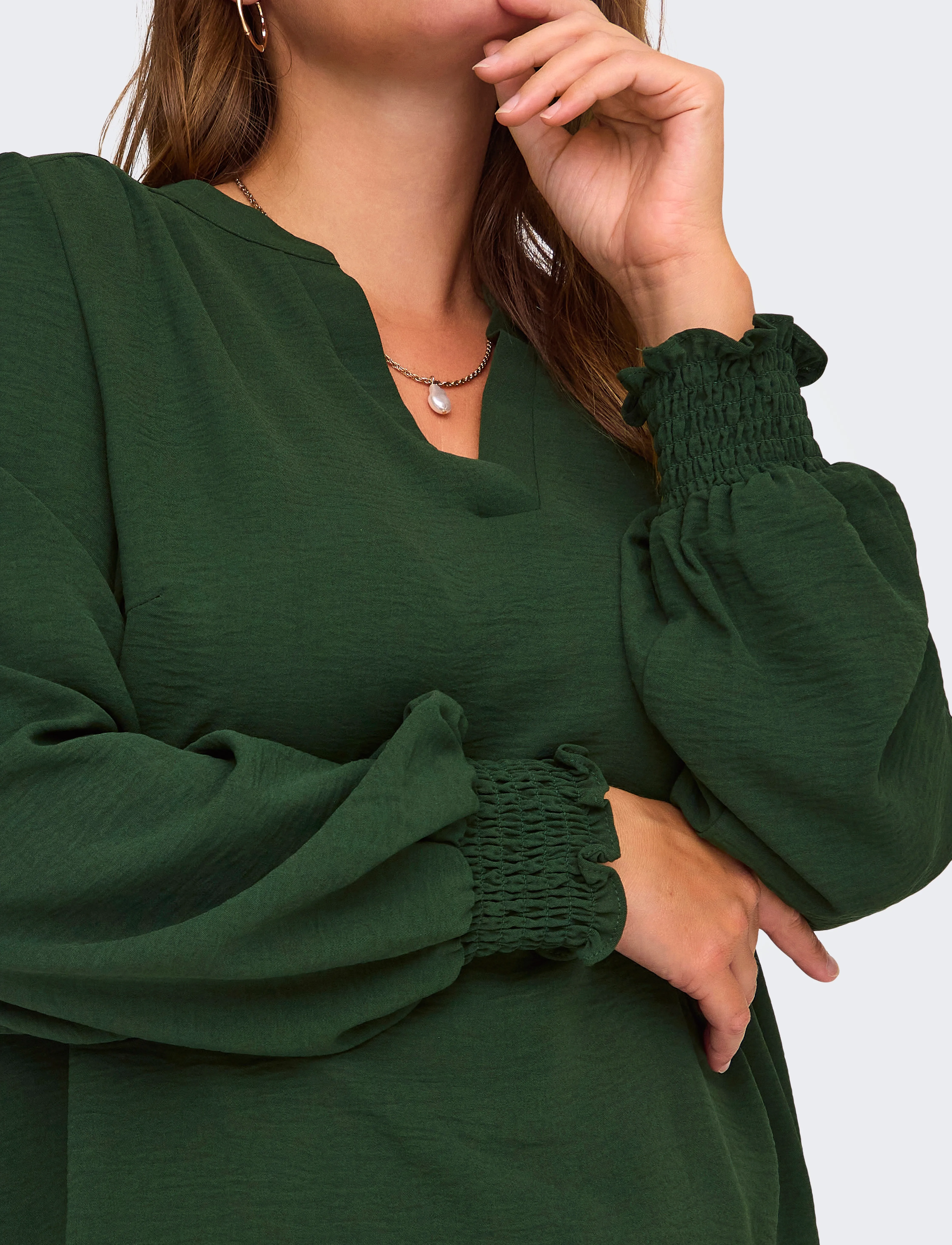 ONLY Carmakoma Carmetta L/S V-Neck Top Wvn Noos blusar dam – bild 5
