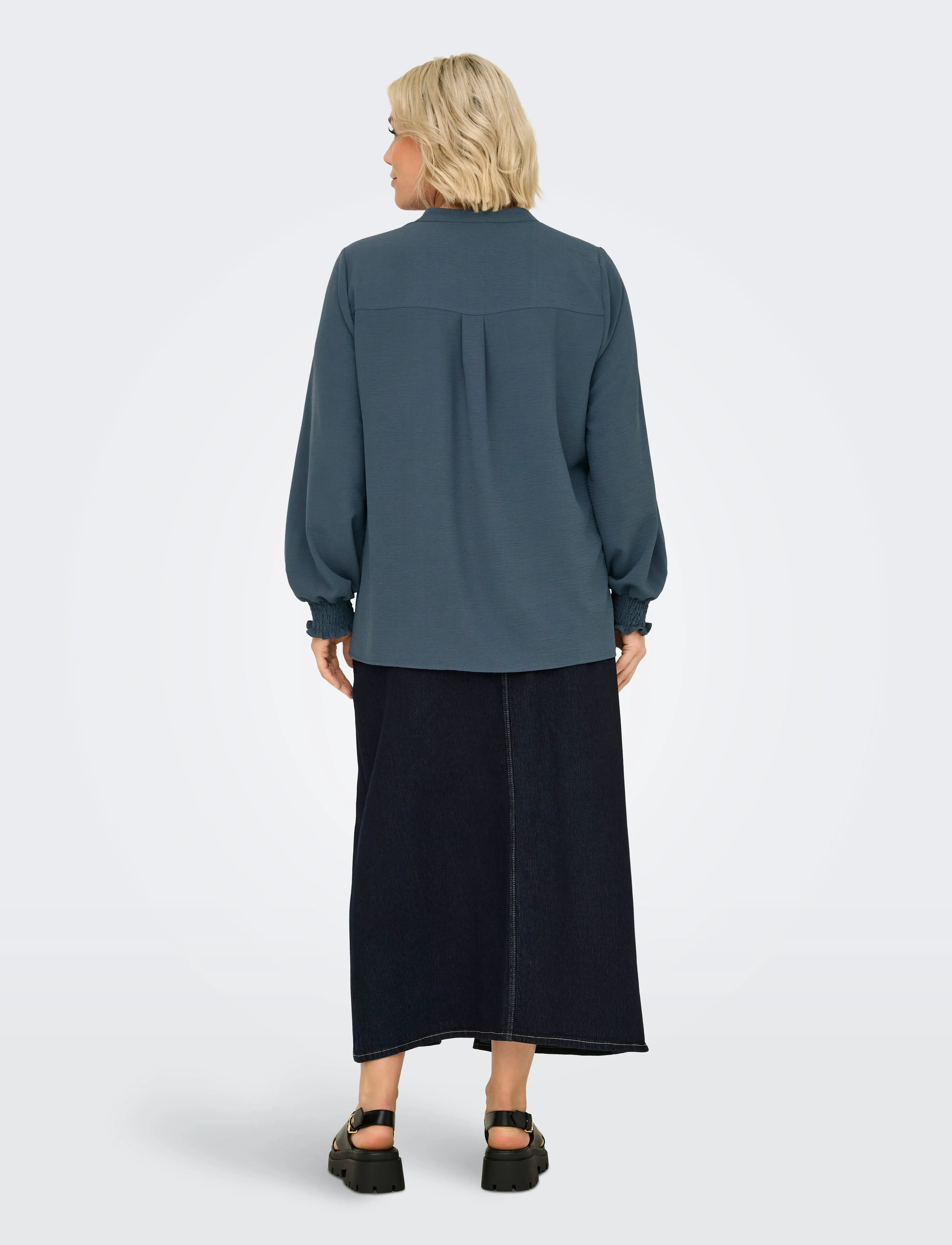 ONLY Carmakoma - CARMETTA L/S V-NECK TOP WVN NOOS - pikkade varrukatega pluusid - ombre blue - 3