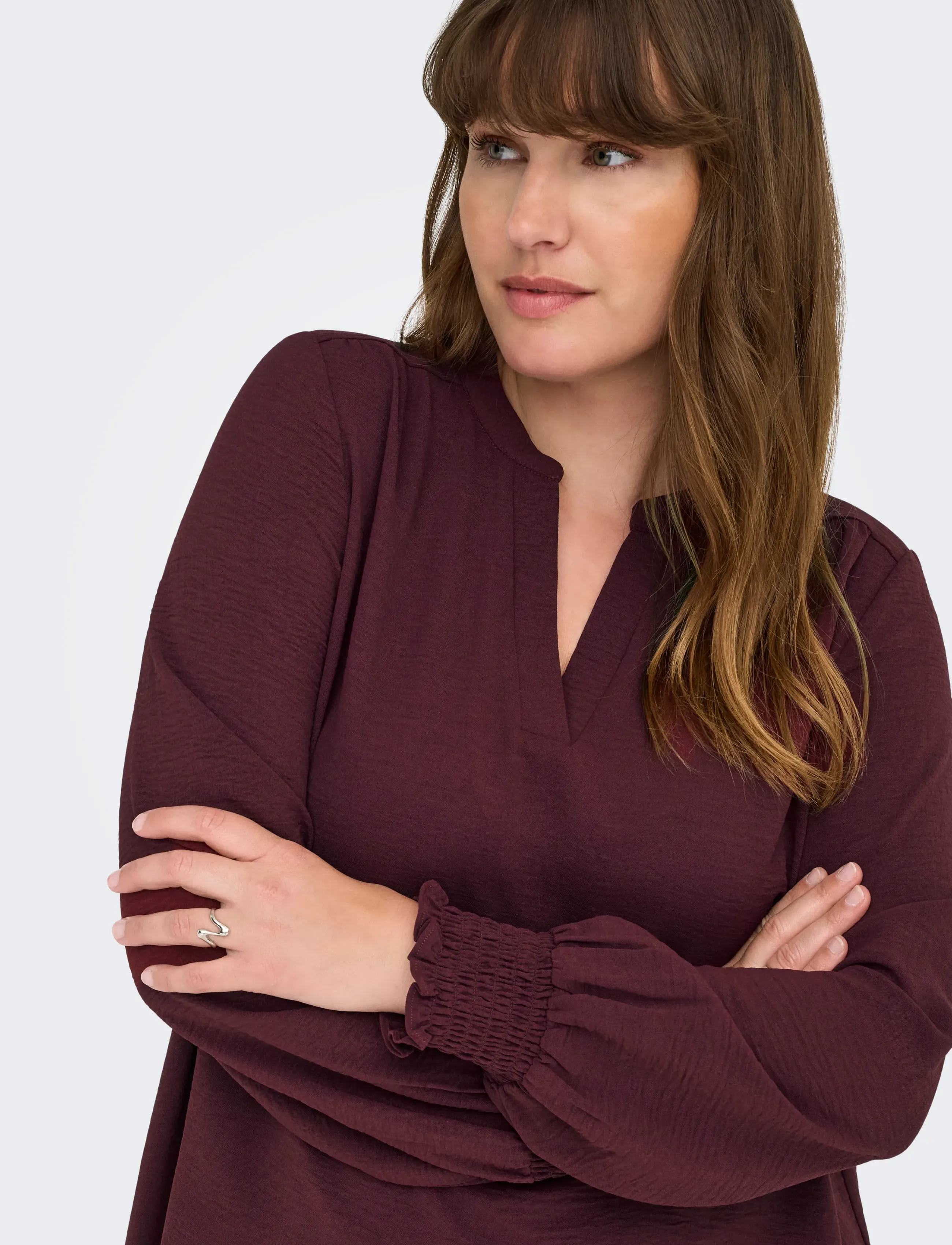 ONLY Carmakoma Carmetta L/S V-Neck Top Wvn Noos blusar dam – bild 5