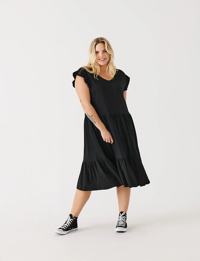 ONLY Carmakoma - CARMAY CAP SL FRILL DRESS JRS NOOS - sommarklänningar - black - 2