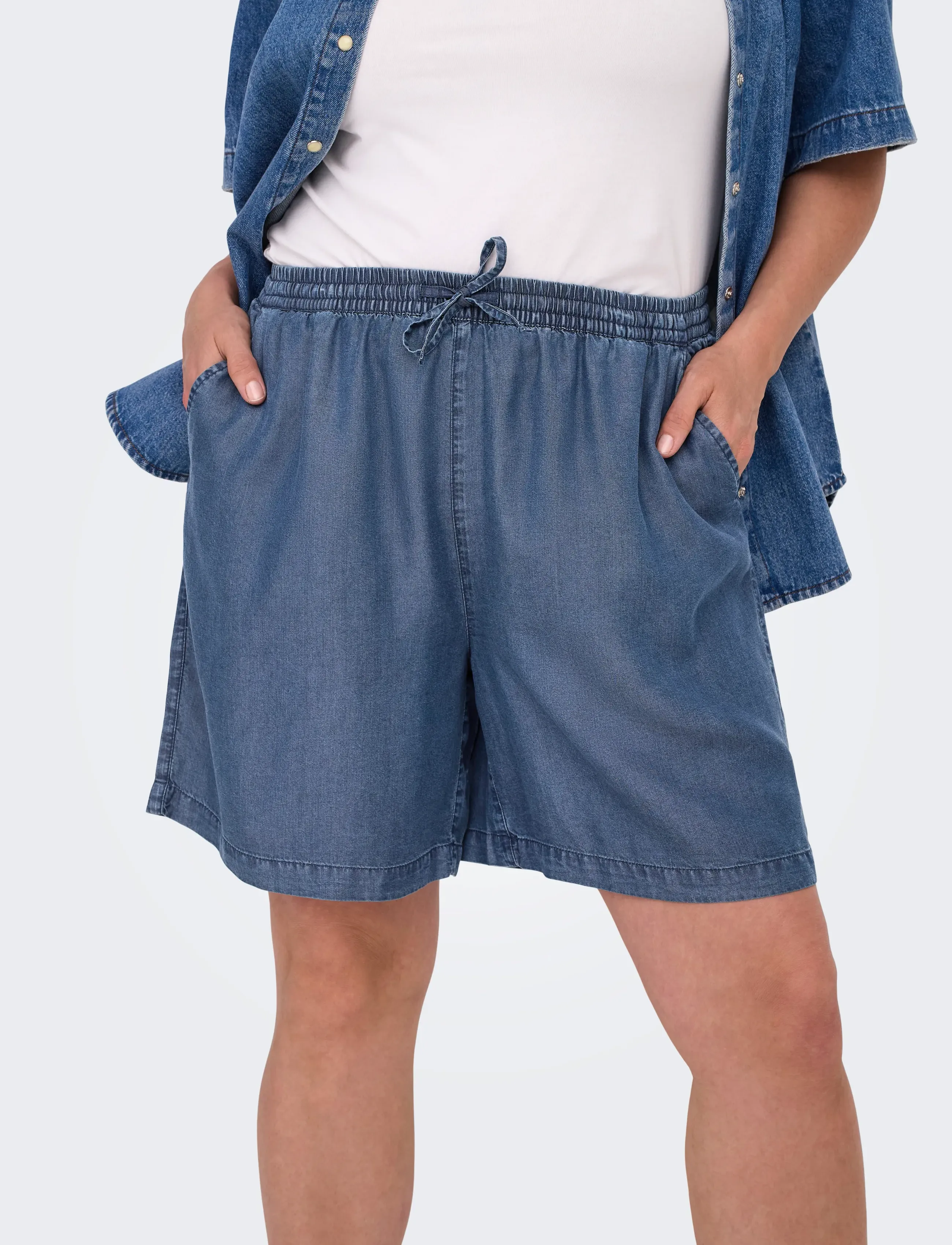 ONLY Carmakoma - CARPEMA LIFE LYOCELL DNM SHORTS YOK - casual shorts - dark blue denim - 4