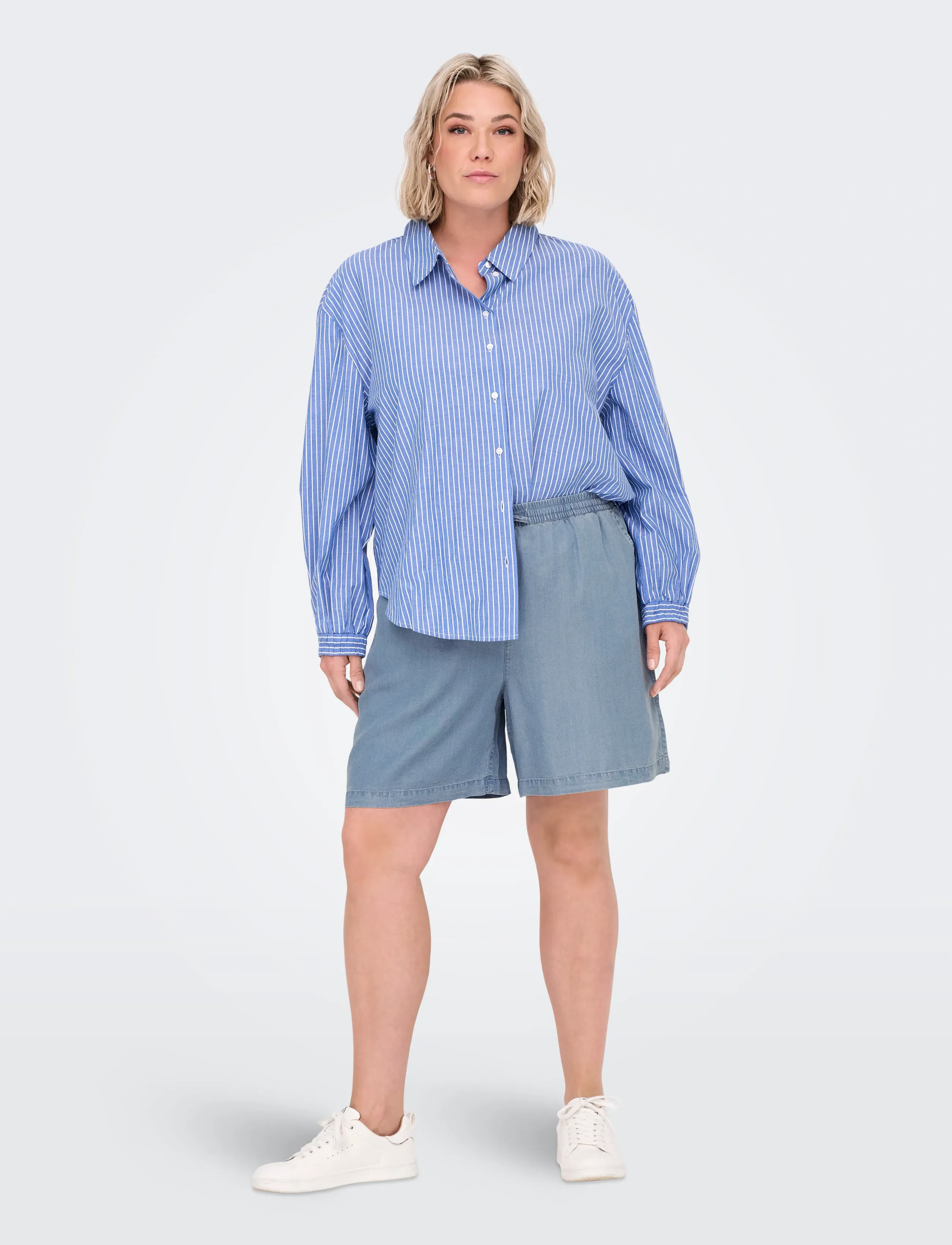 ONLY Carmakoma - CARPEMA LIFE LYOCELL DNM SHORTS YOK - casual shorts - medium blue denim - 4