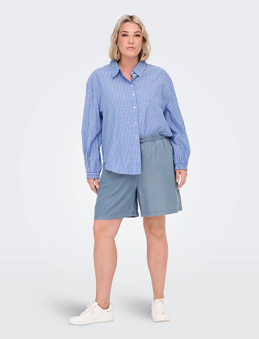 ONLY Carmakoma - CARPEMA LIFE LYOCELL DNM SHORTS YOK - freizeitshorts - medium blue denim - 4