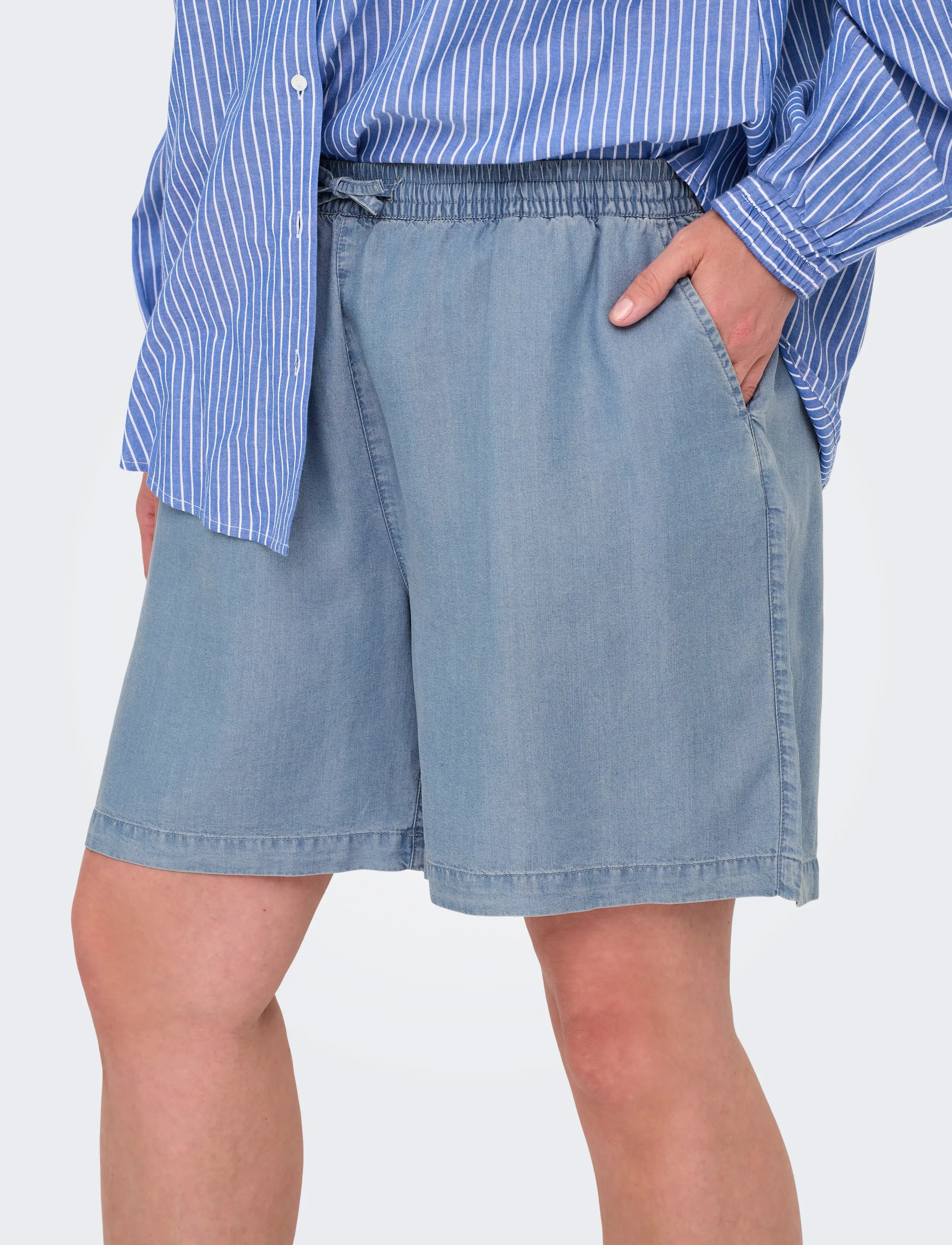 ONLY Carmakoma - CARPEMA LIFE LYOCELL DNM SHORTS YOK - freizeitshorts - medium blue denim - 5