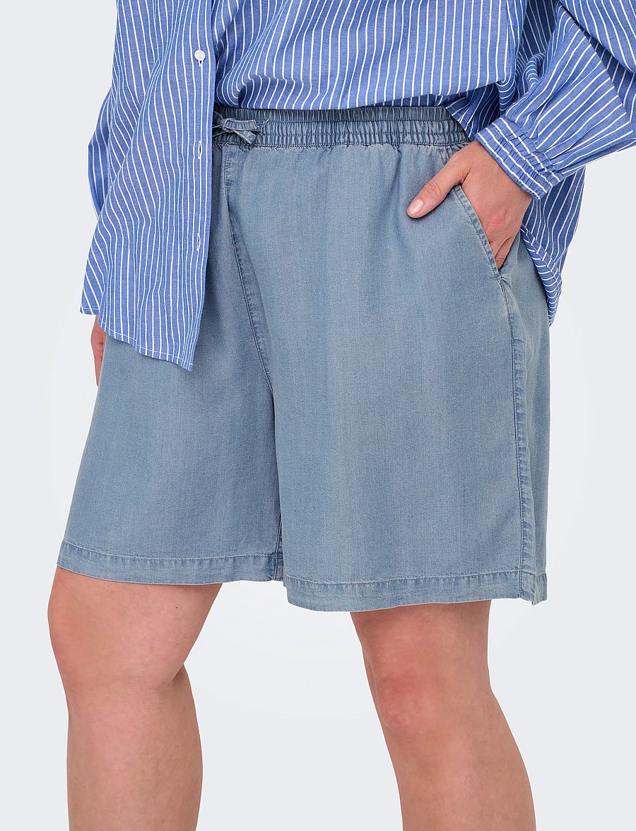 ONLY Carmakoma - CARPEMA LIFE LYOCELL DNM SHORTS YOK - freizeitshorts - medium blue denim - 5