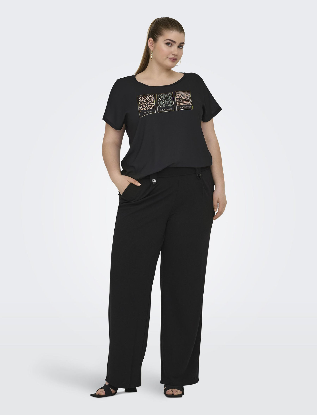ONLY Carmakoma - CARSANIA BUTTON PANT JRS PNT NOOS - leveälahkeiset housut - black - 4