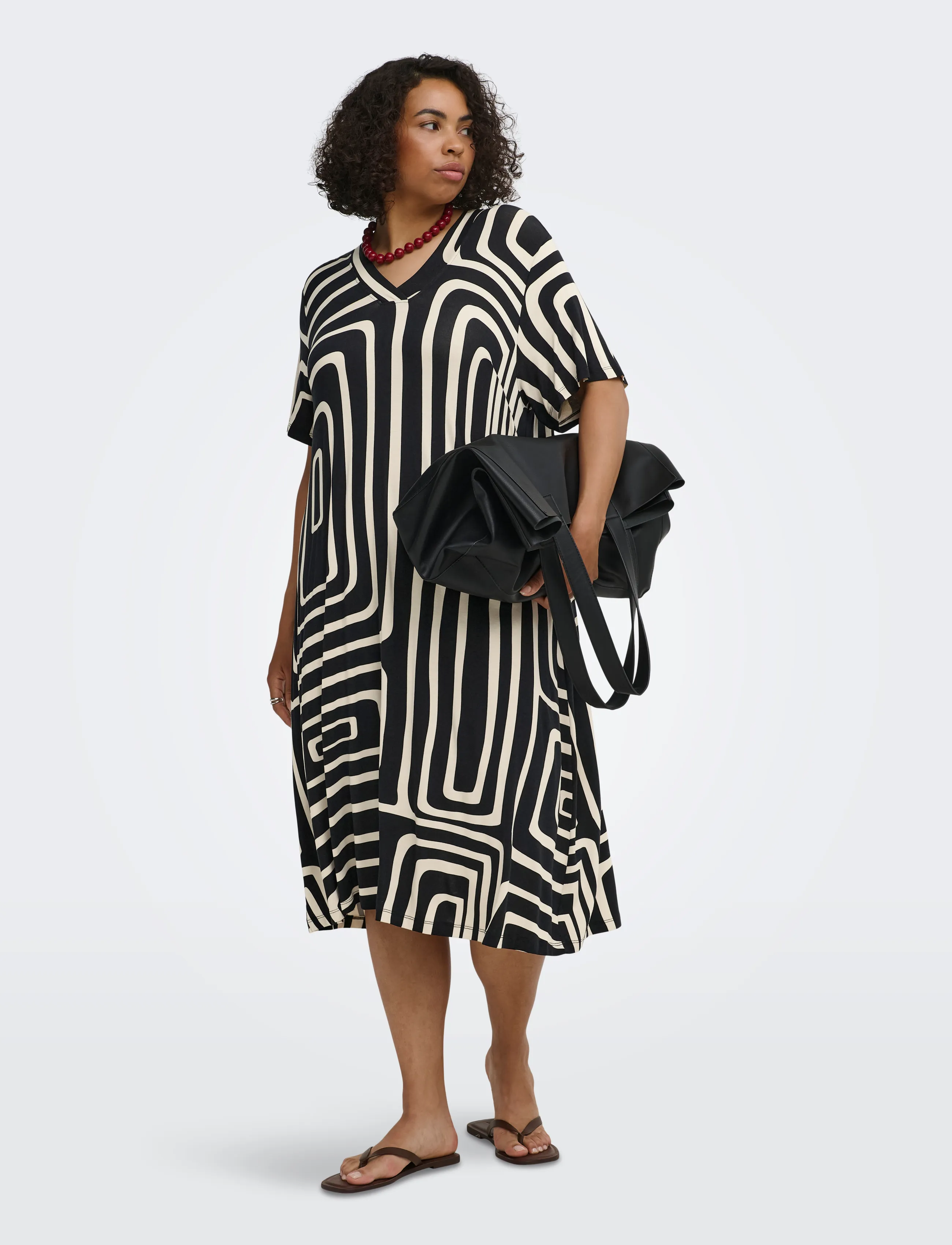 ONLY Carmakoma Carfyrla S/S V-Neck Blk Aop Dress Jrs, 54, Dresses, Schwarz - Knee-length & Midi, Frauen