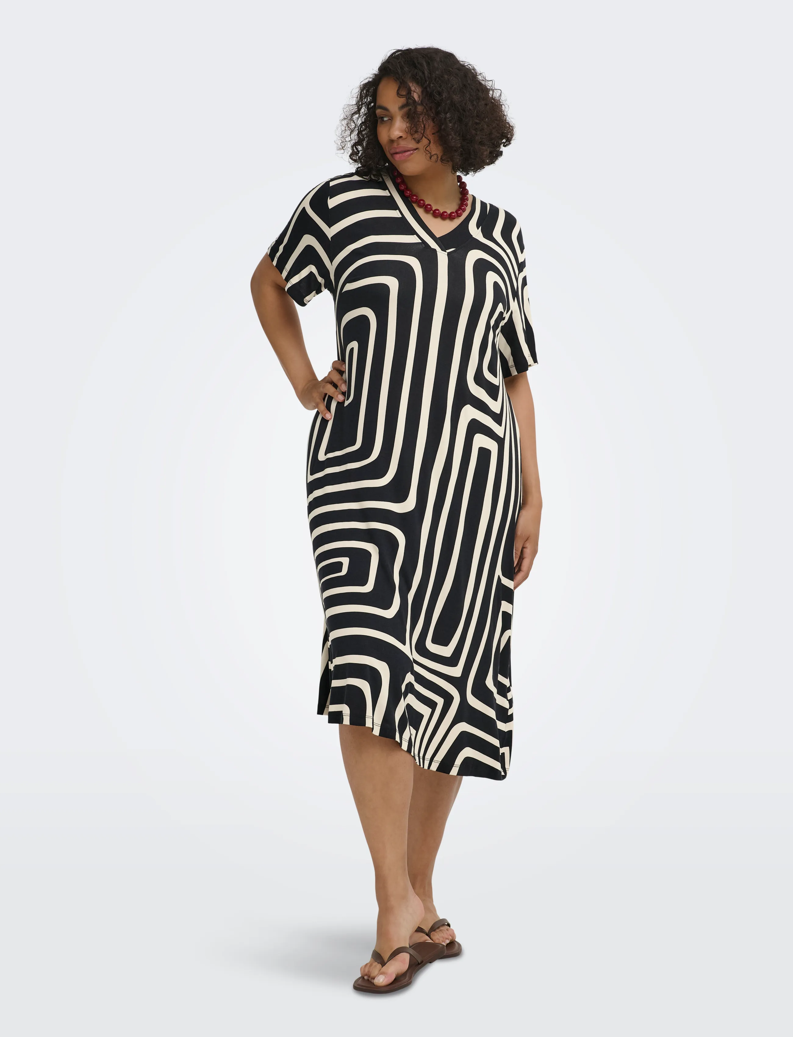 ONLY Carmakoma - CARFYRLA S/S V-NECK BLK AOP DRESS NOOS - t-shirtkjoler - black - 4