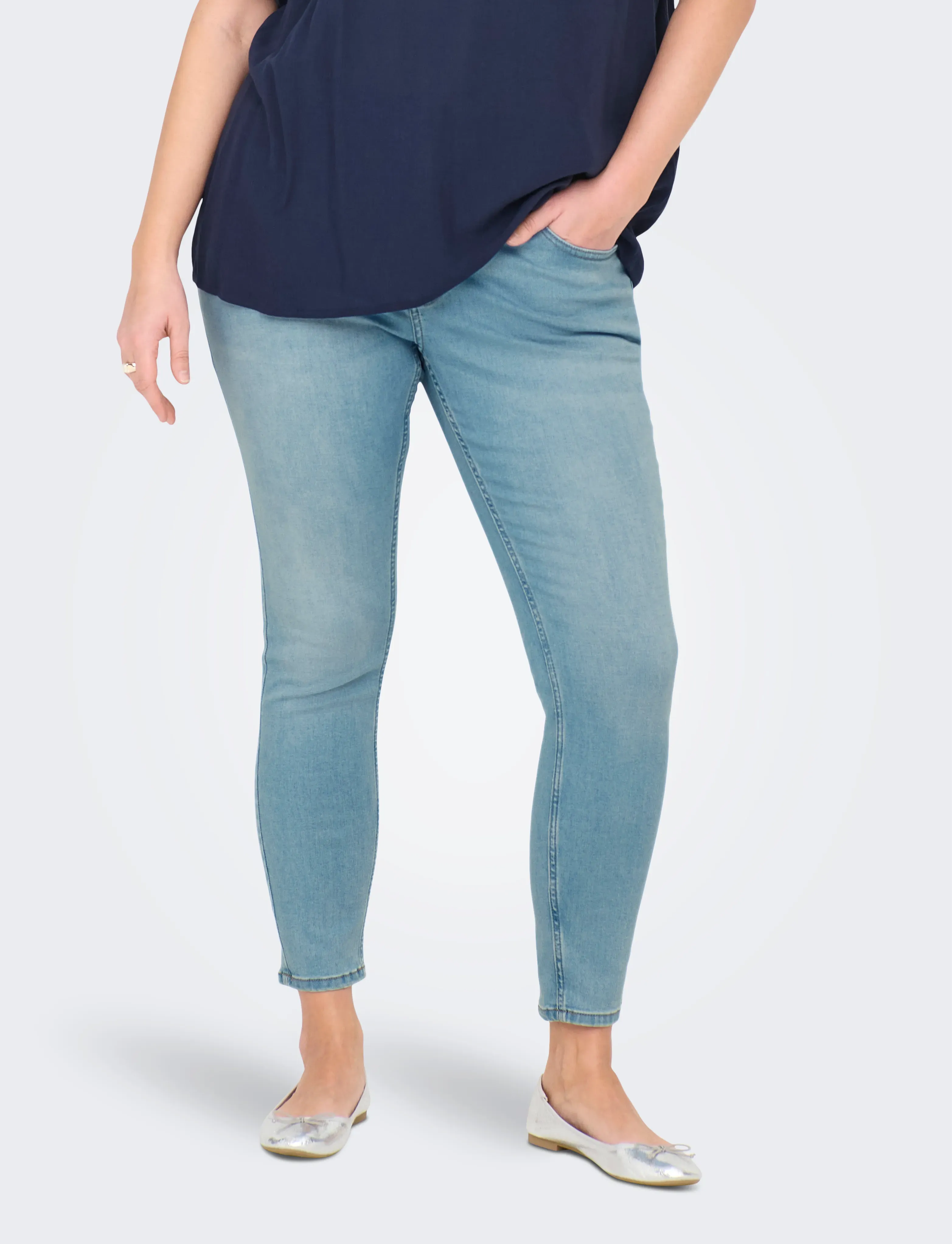 ONLY Carmakoma - CARANNA HW SKINNY ANK DNM ANA NOOS - light blue denim - 4