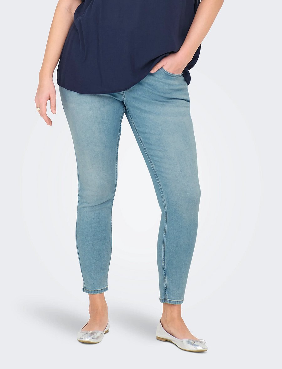 ONLY Carmakoma - CARANNA HW SKINNY ANK DNM ANA NOOS - light blue denim - 4