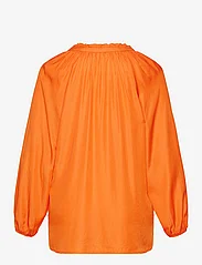 ONLY Carmakoma - CARKALANA L/S V-NECK BLOUSE WVN - blouses met lange mouwen - tigerlily - 1