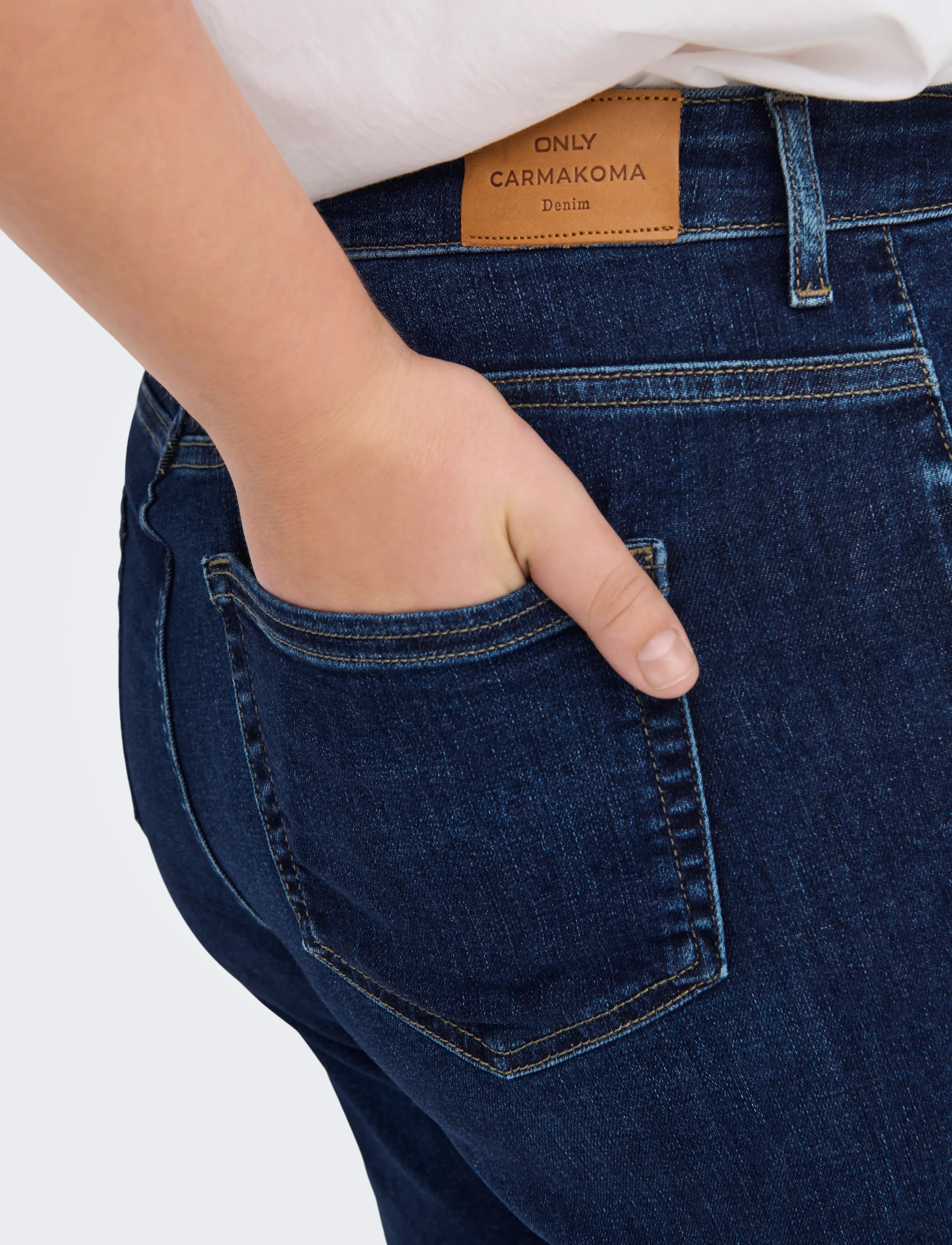 ONLY Carmakoma - CARWILLY HW WIDE JEANS CRO NOOS - hosen mit weitem bein - dark blue denim - 5