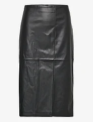 ONLY Carmakoma - CARHEIDI HANNA FAUX LEATHER SKIRT OTW - midi skirts - black - 0