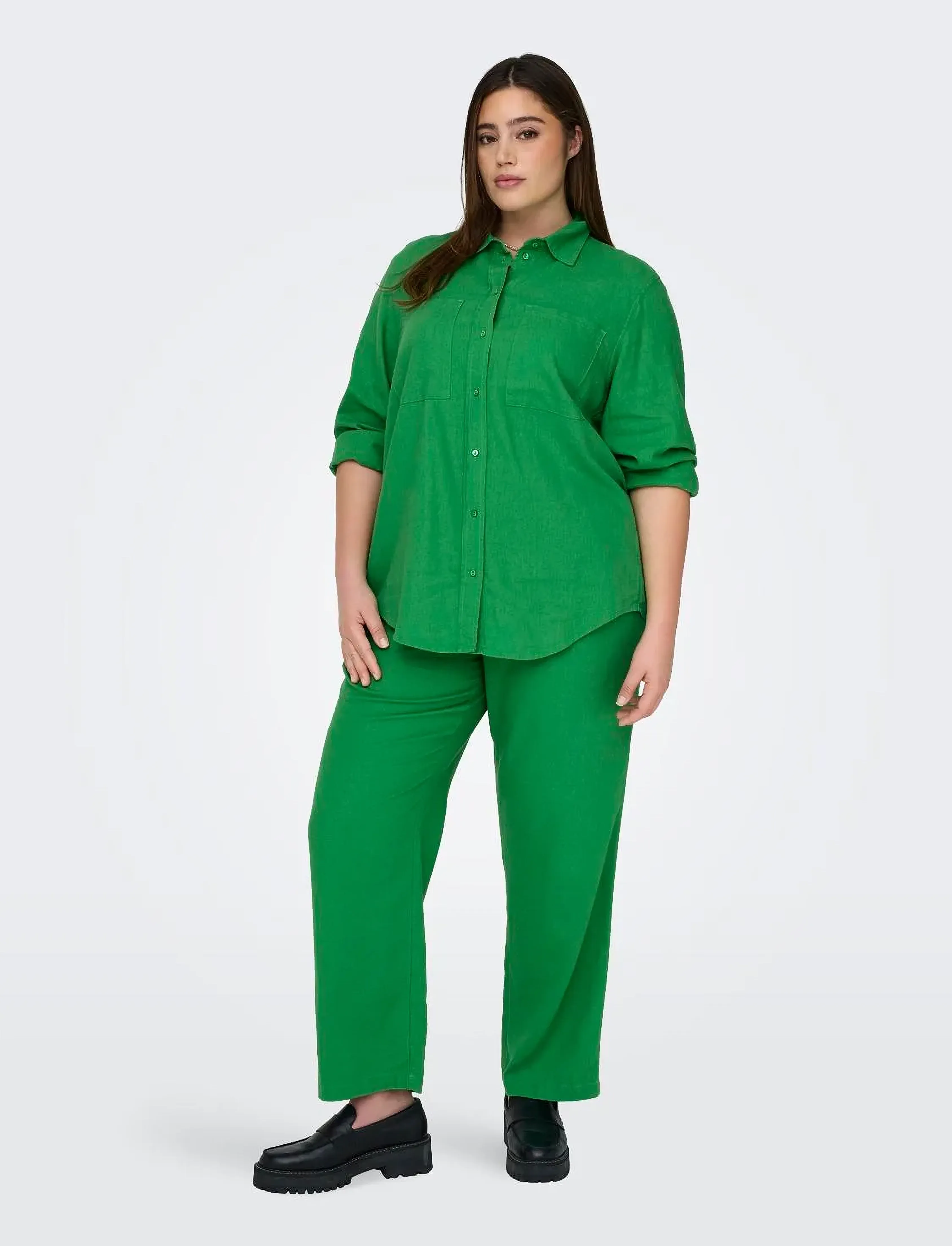 ONLY Carmakoma - CARCARO MW LINEN BL PULL-UP PANT TLR - hørbukser - green bee - 4
