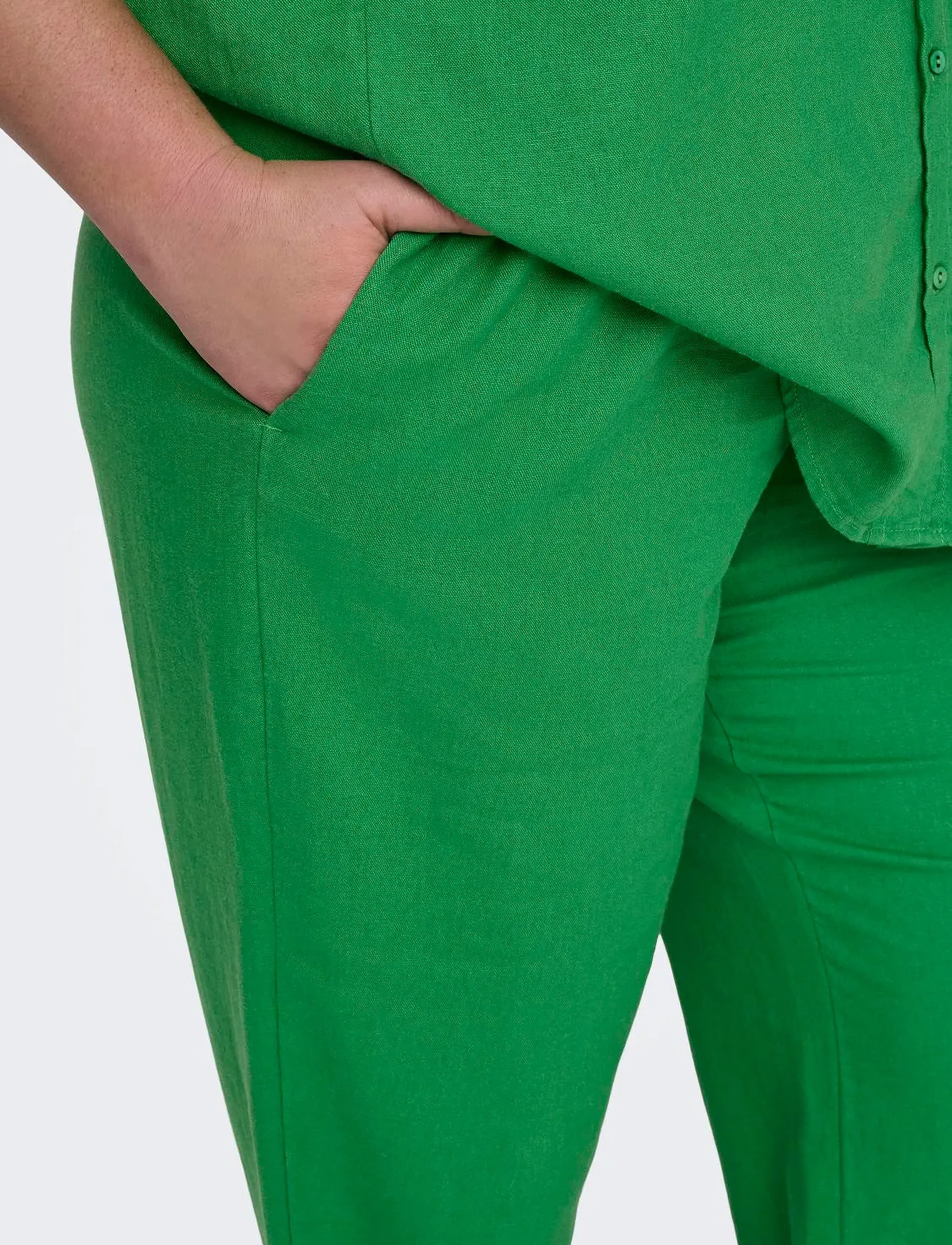 ONLY Carmakoma - CARCARO MW LINEN BL PULL-UP PANT TLR - hørbukser - green bee - 5