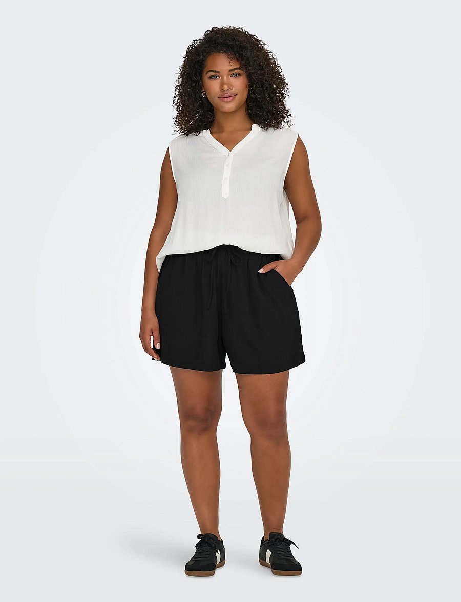 ONLY Carmakoma - CARLUX SHORTS NOOS - casual shorts - black - 4